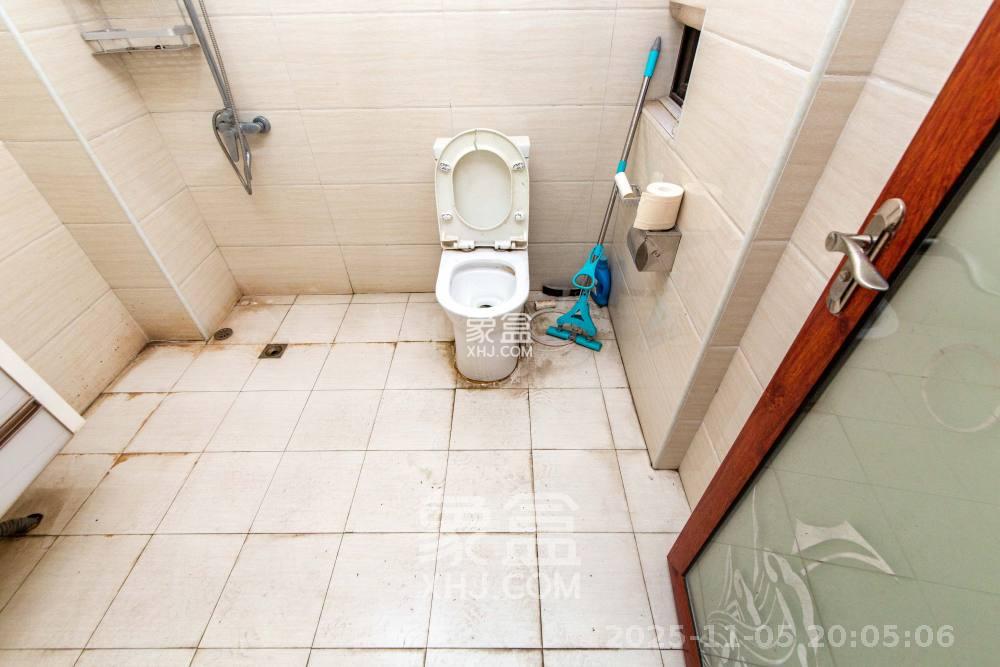 德润小区(丰升德润小区) 4室2厅2卫 2600.0元/月 德润小区(丰升德润小区) 4室2厅2卫 2600.0元/月室内图