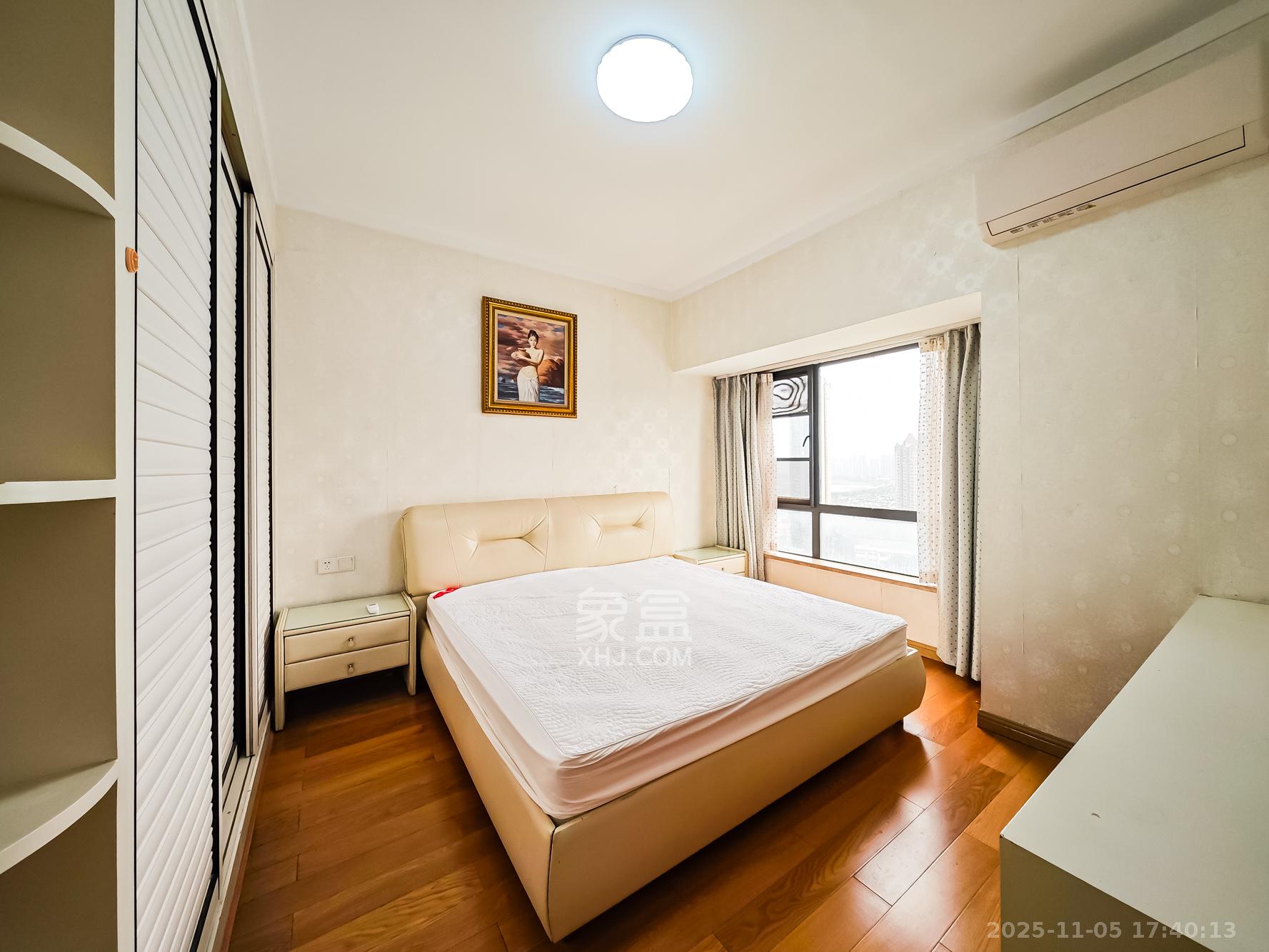 双湾国际(湘江御景花园) 3室2厅2卫 120.0万 双湾国际(湘江御景花园) 3室2厅2卫 120.0万卧室