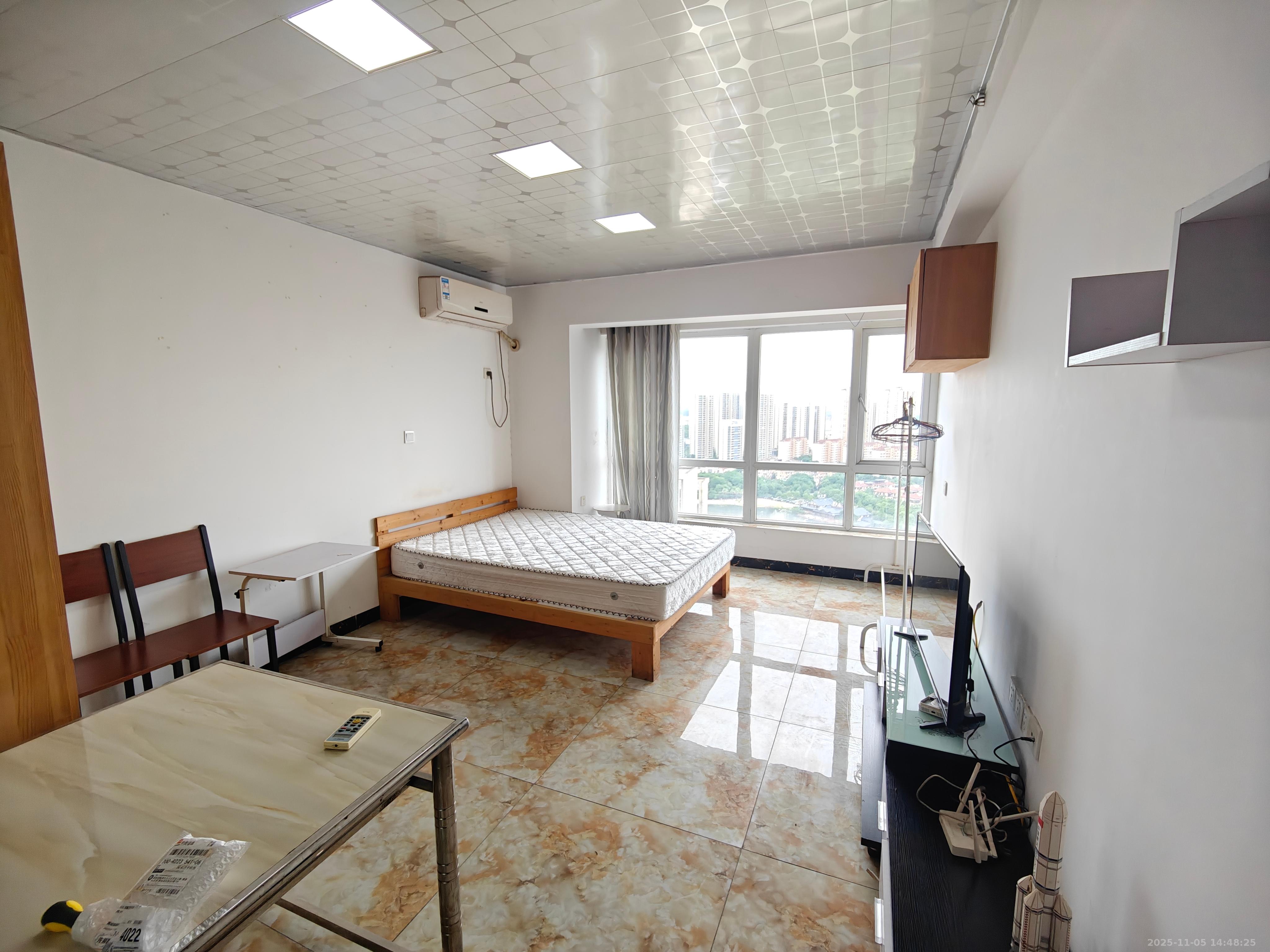 美的城三期  1室1厅1卫    900.0元/月室内图