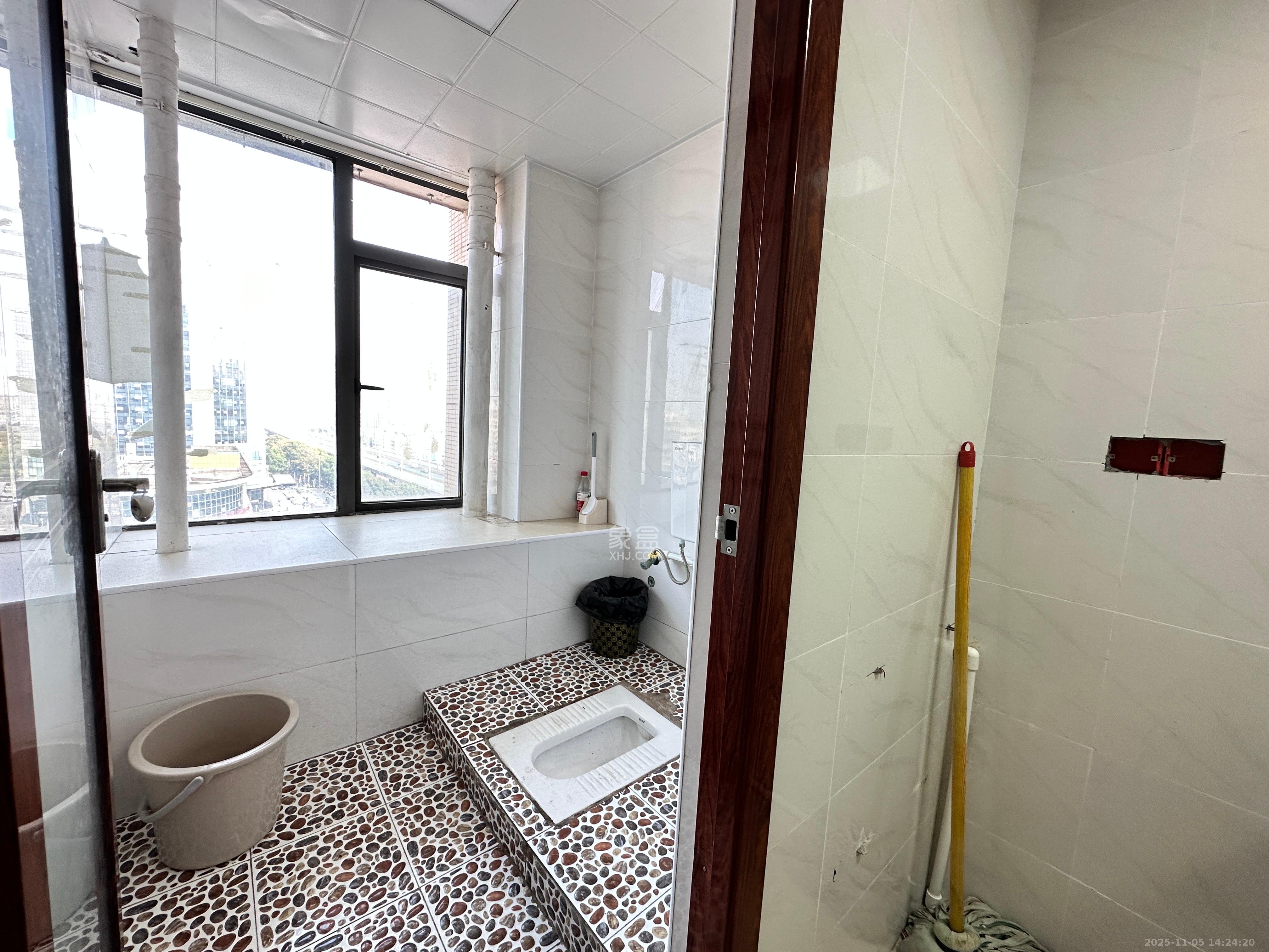 长房中庭国际(东郡华蓉广场) 1室1厅1卫 8000.0元/月 长房中庭国际(东郡华蓉广场) 1室1厅1卫 8000.0元/月室内图