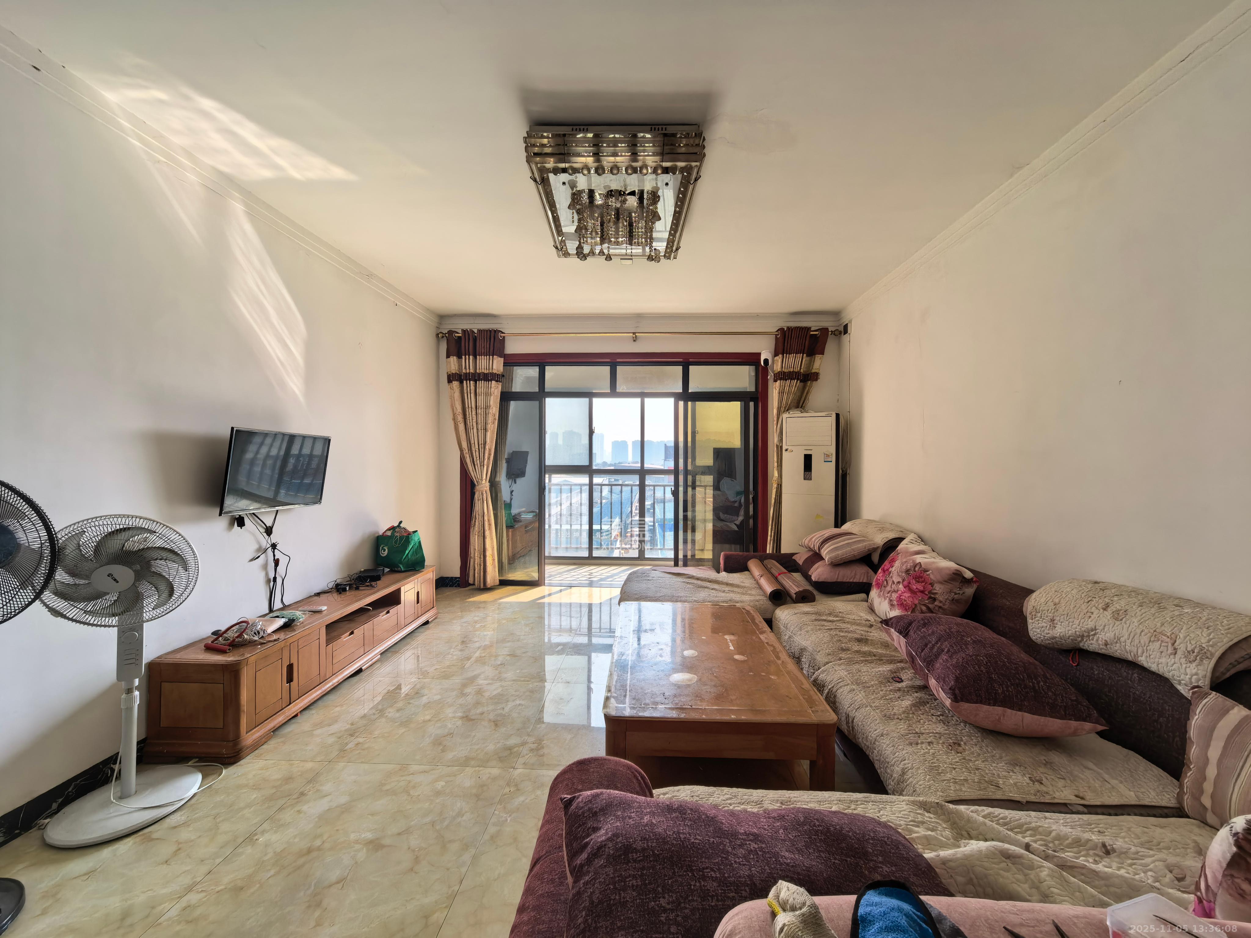 东岸梅园小区 3室2厅2卫 2400.0元/月 东岸梅园小区 3室2厅2卫 2400.0元/月室内图