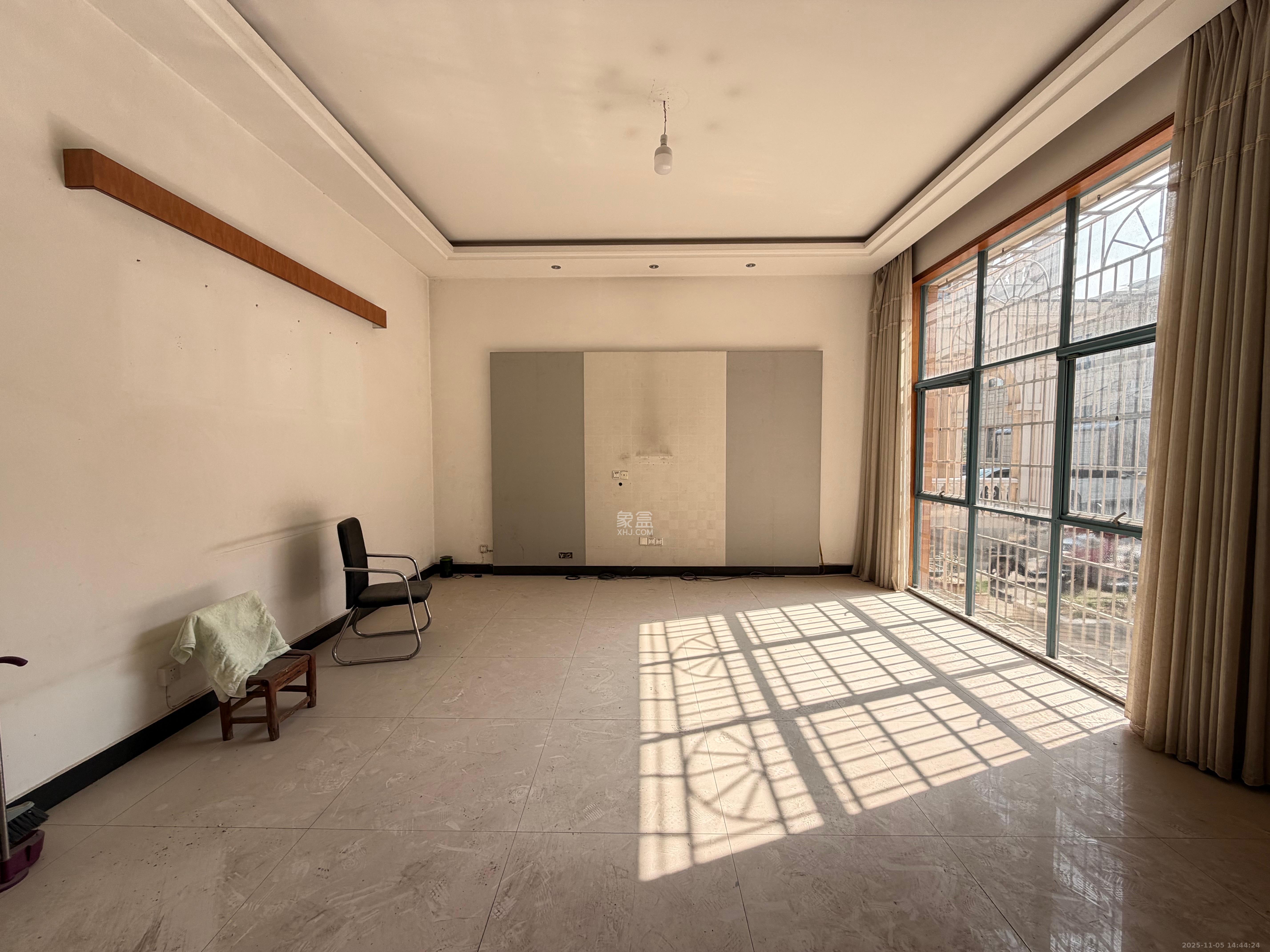 湘龙家园  5室2厅2卫    3000.0元/月室内图