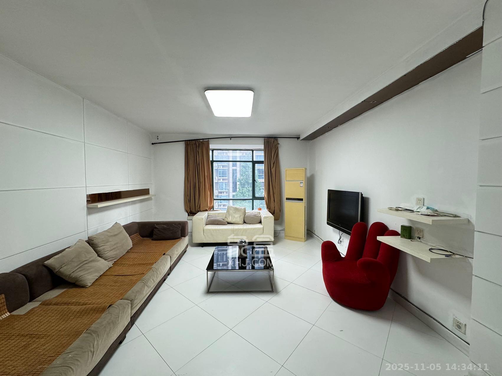 中江国际花城  3室1厅1卫    2700.0元/月