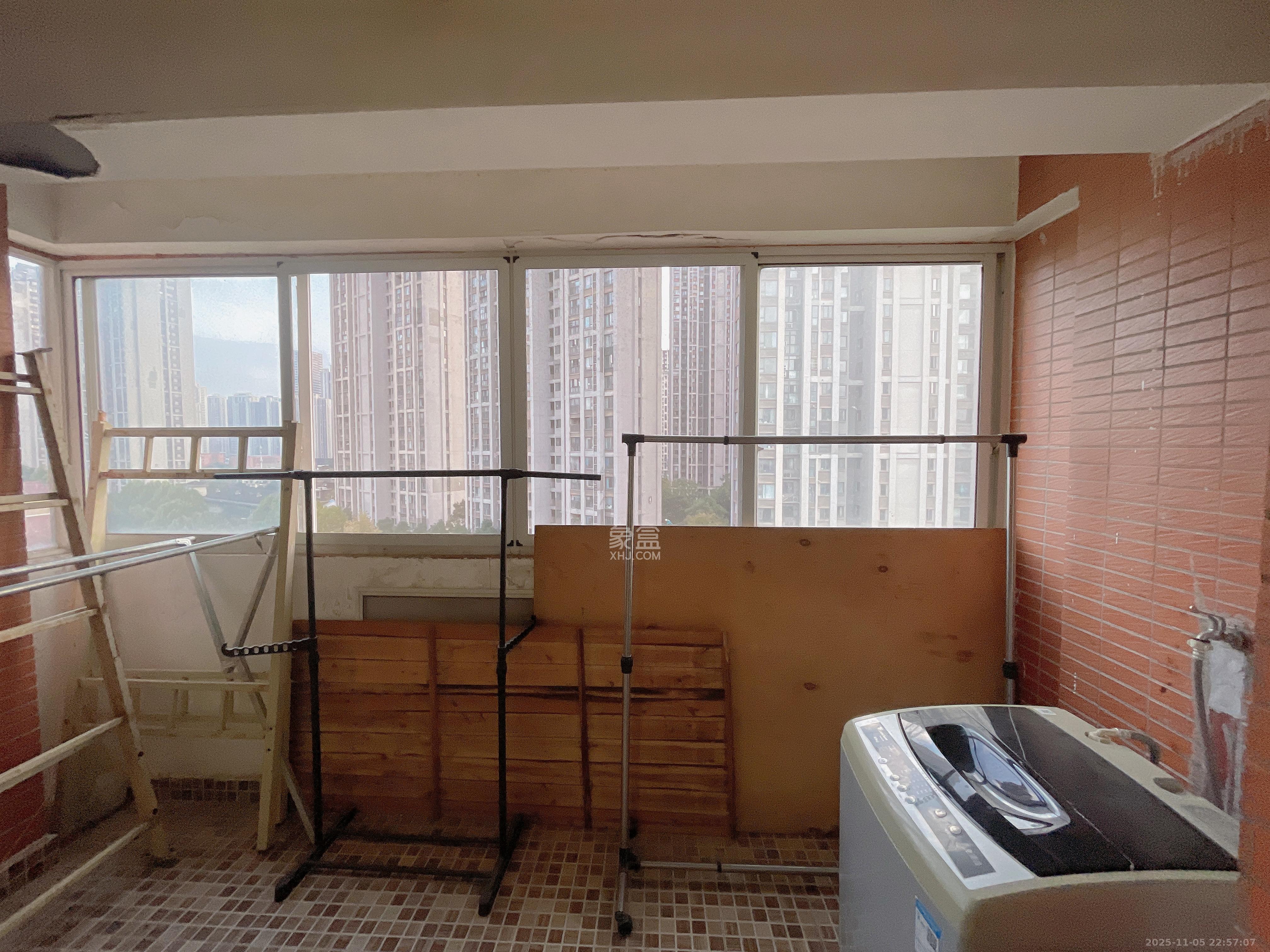 润芳园 3室2厅1卫 2000.0元/月 润芳园 3室2厅1卫 2000.0元/月室内图