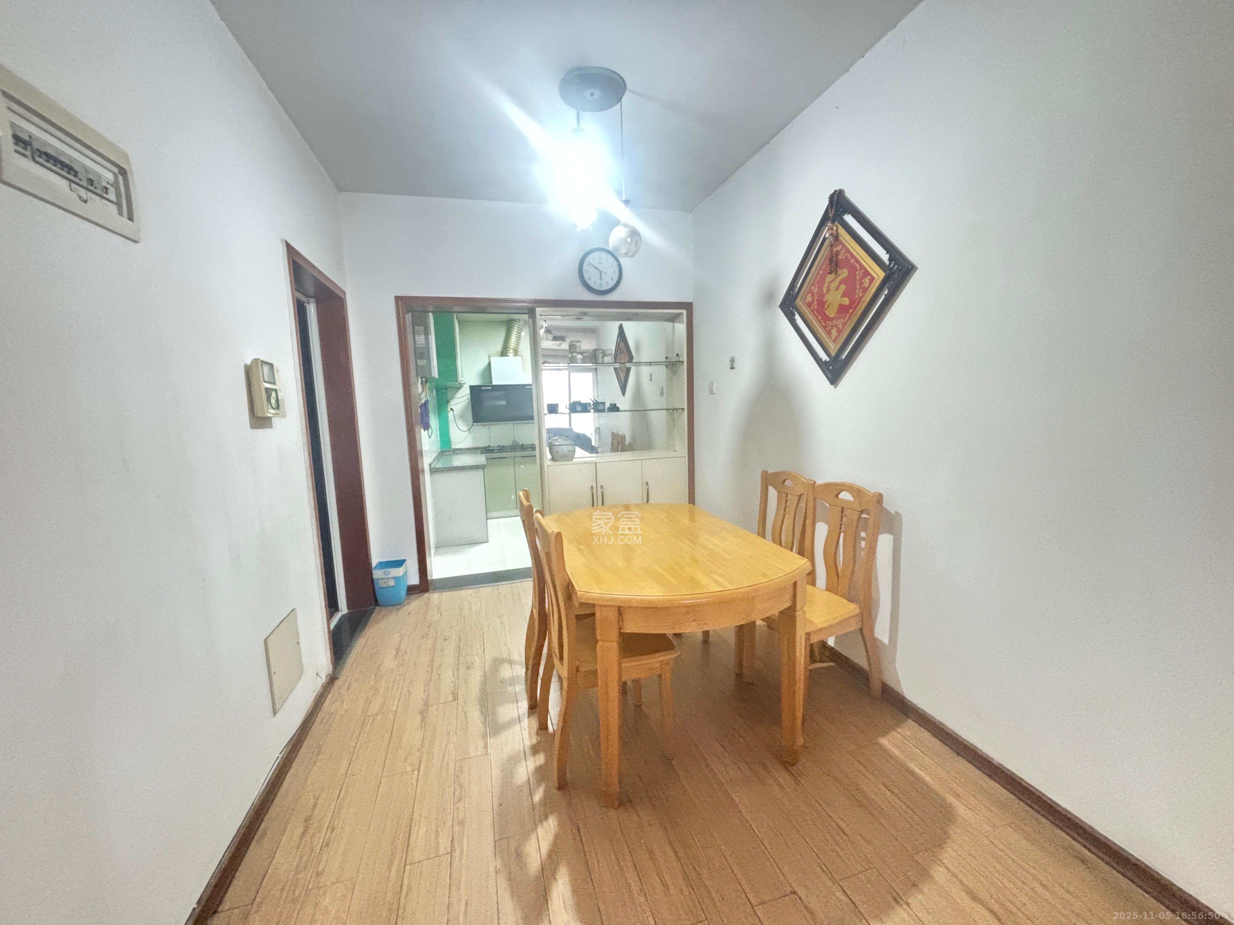 佳美星城  3室2厅1卫    1600.0元/月室内图