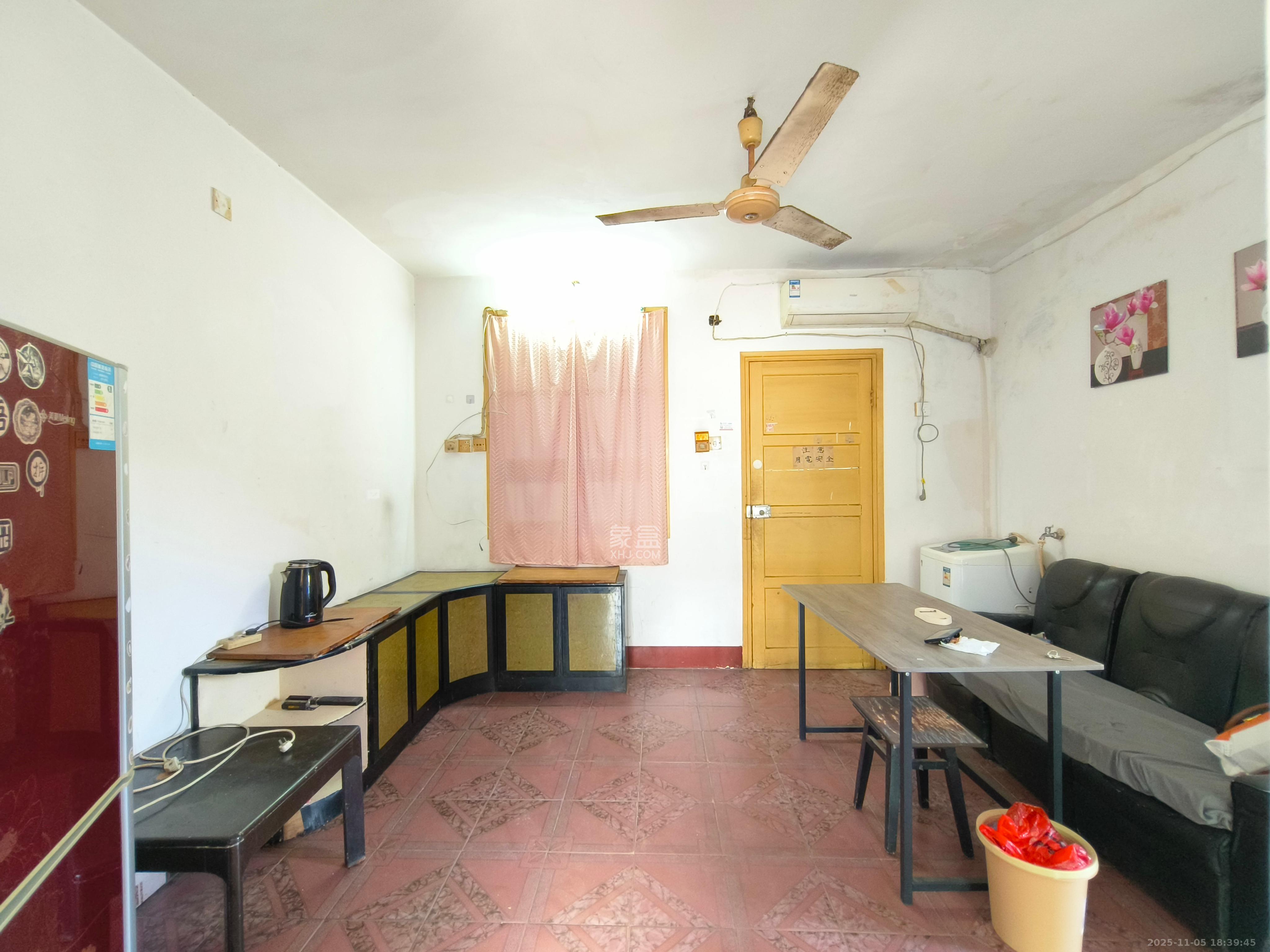 崇文里、崇圣里散盘  2室1厅1卫    1600.0元/月室内图