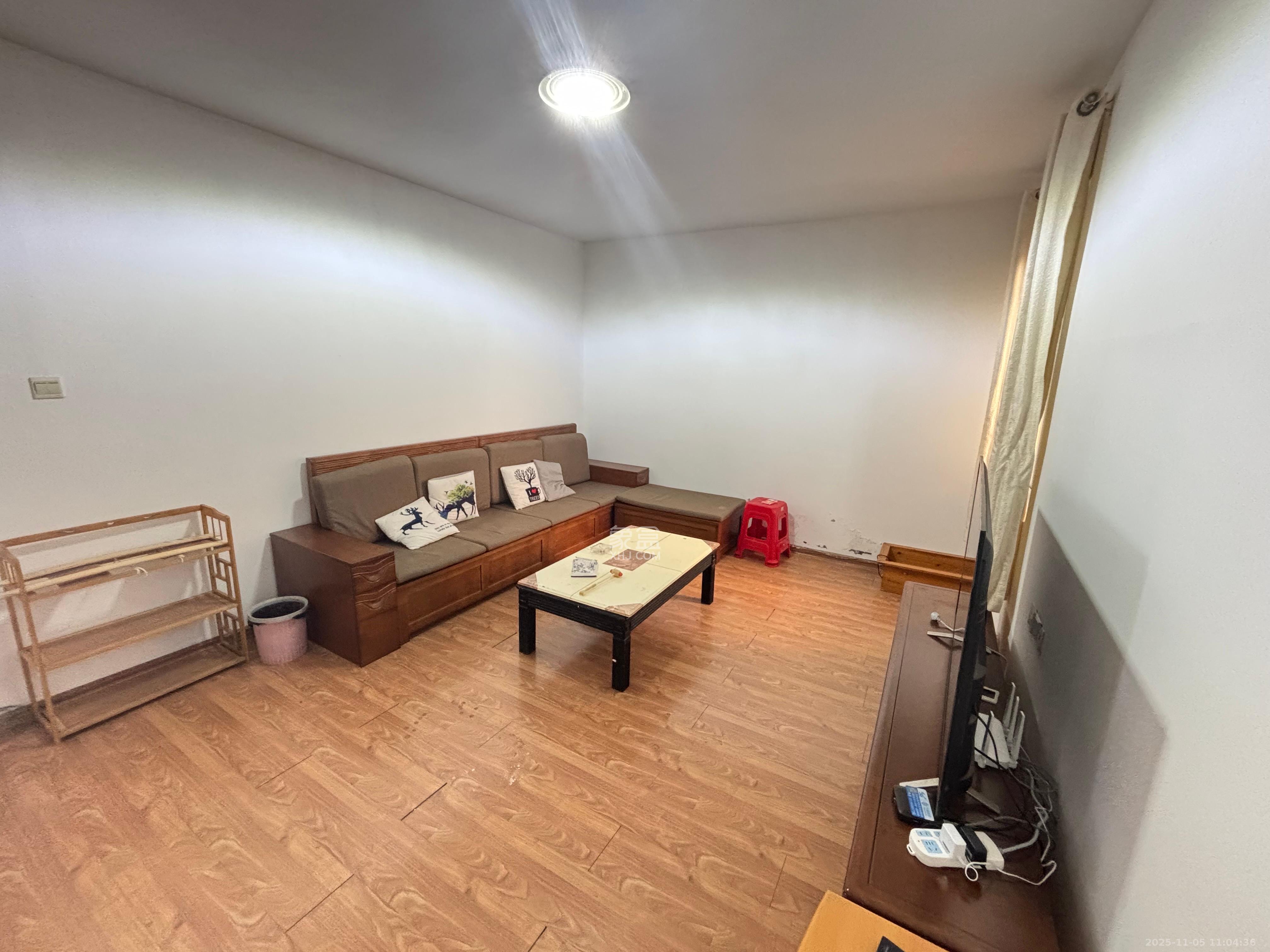 巧克力空间（建鸿达现代大厦）  2室2厅1卫    2000.0元/月室内图