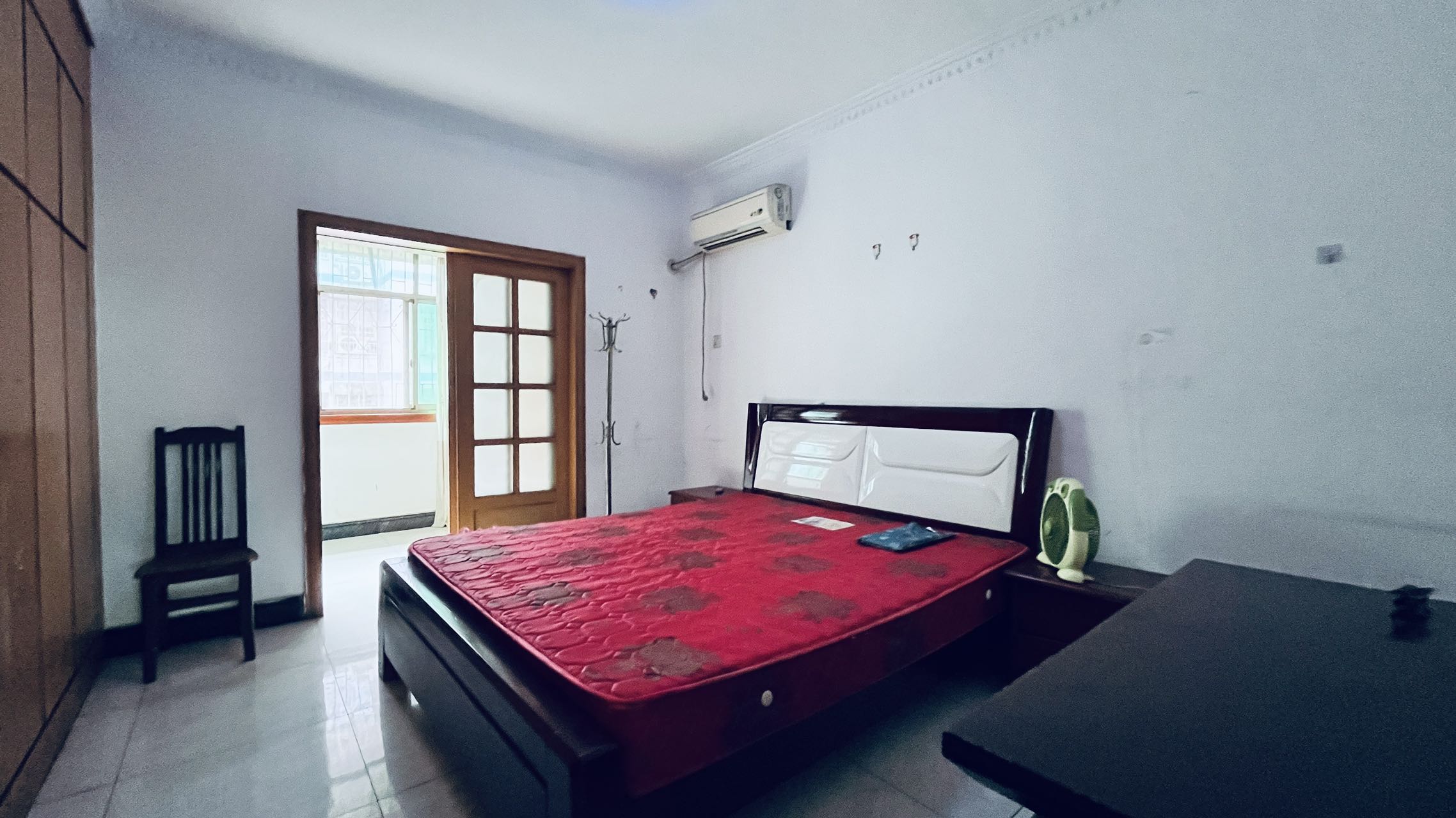 金桃苑小区  4室2厅2卫    1200.0元/月室内图