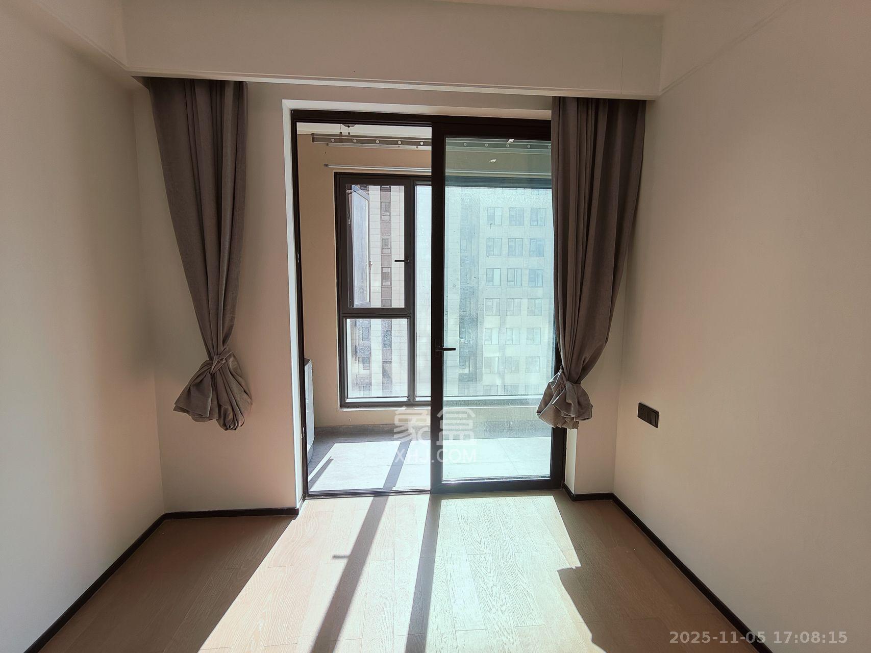 万科滨河道  3室2厅2卫    3000.0元/月室内图