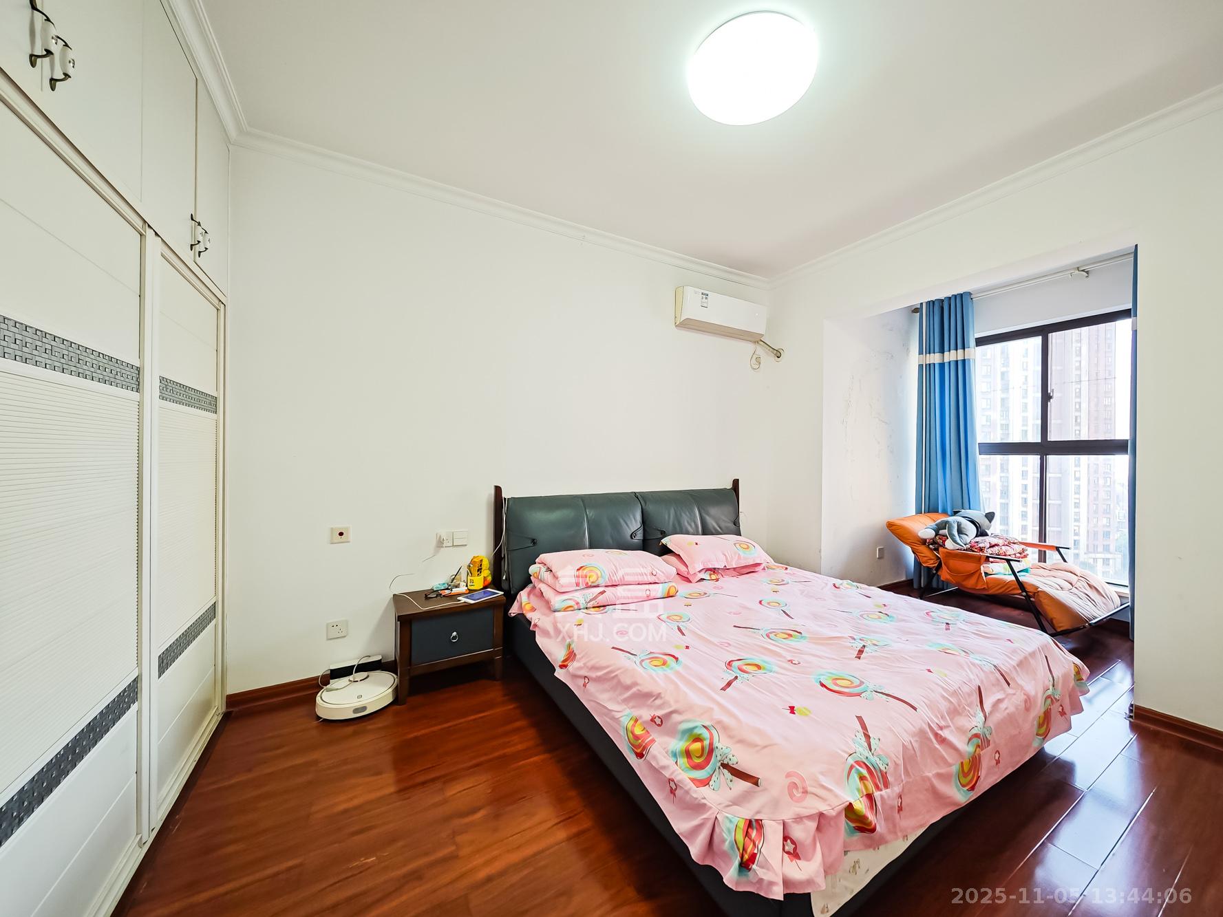 绿地海外滩一期  2室1厅1卫    49.8万卧室