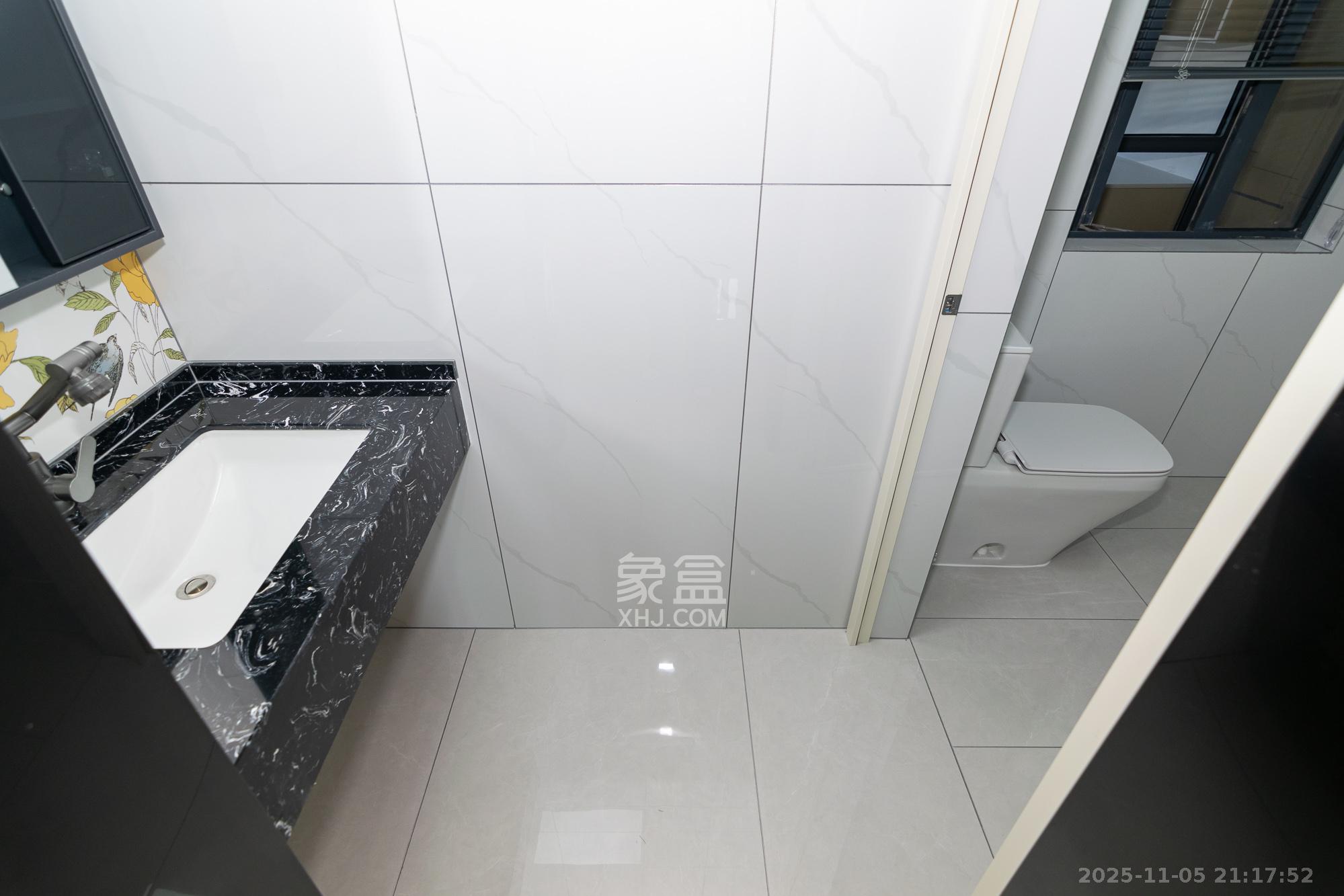 澳海谷山府  4室2厅2卫    99.8万卫生间