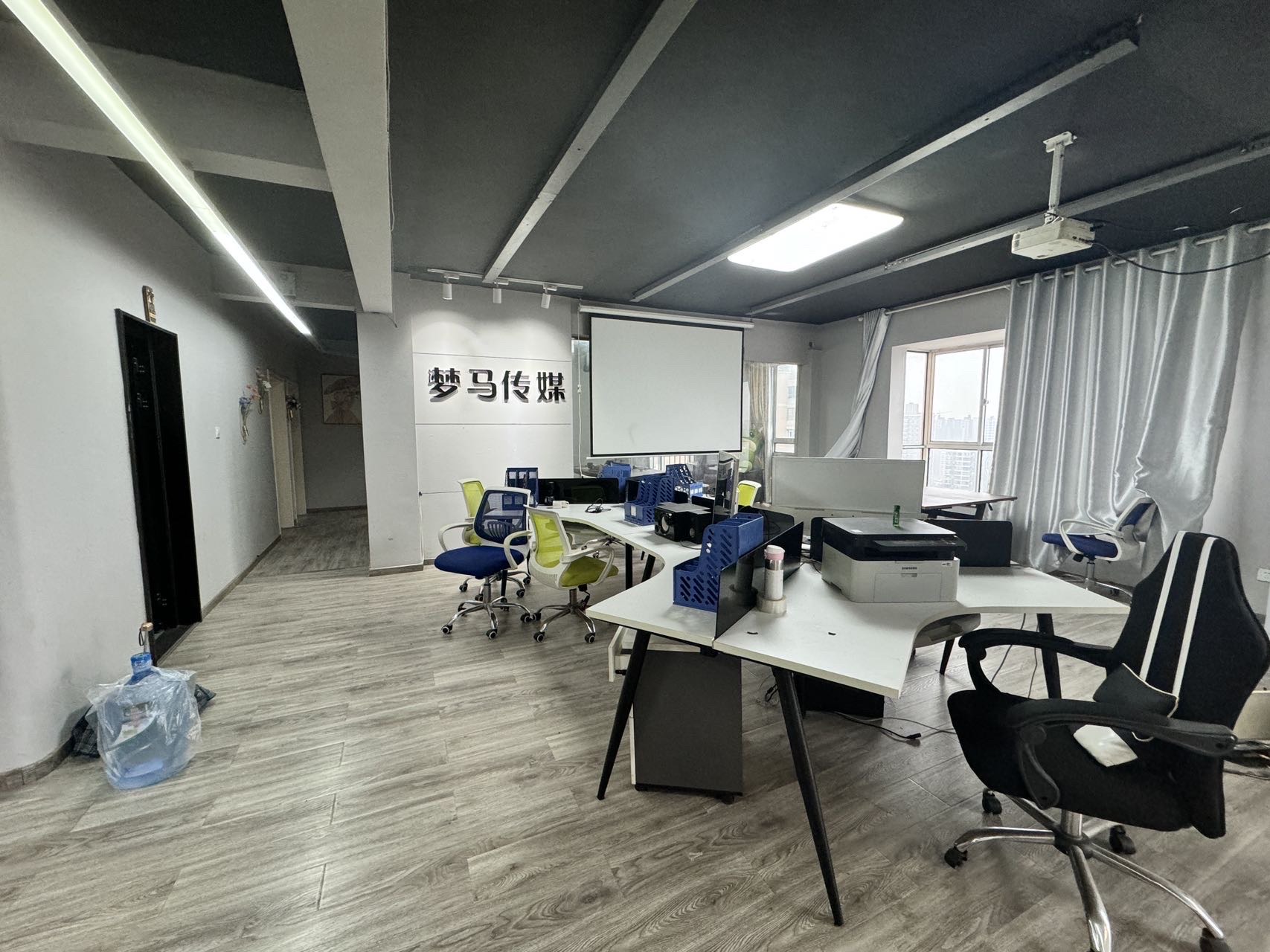 仁济新村 5室2厅2卫 3200.0元/月 仁济新村 5室2厅2卫 3200.0元/月室内图