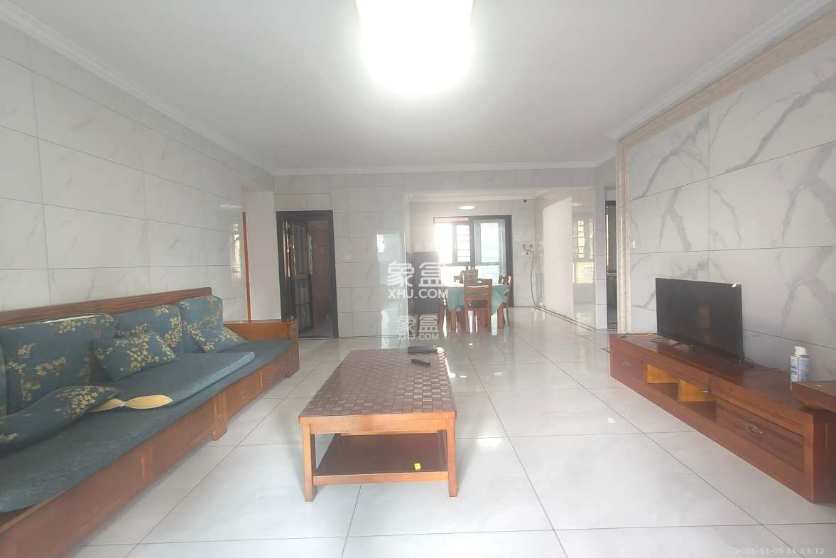 东方美地 4室2厅2卫 3200.0元/月 东方美地 4室2厅2卫 3200.0元/月室内图