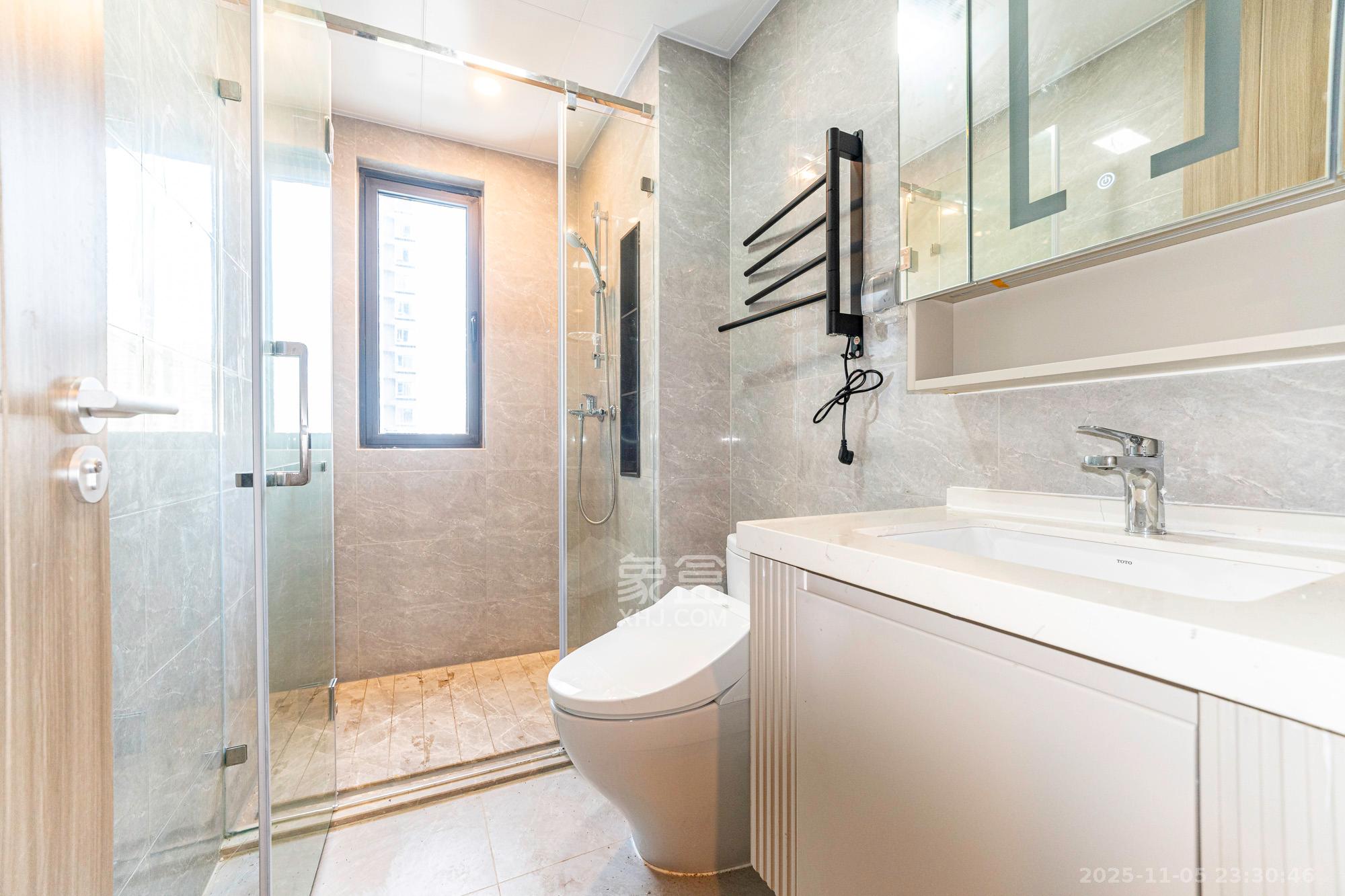 三一云谷  3室2厅2卫    120.0万卫生间