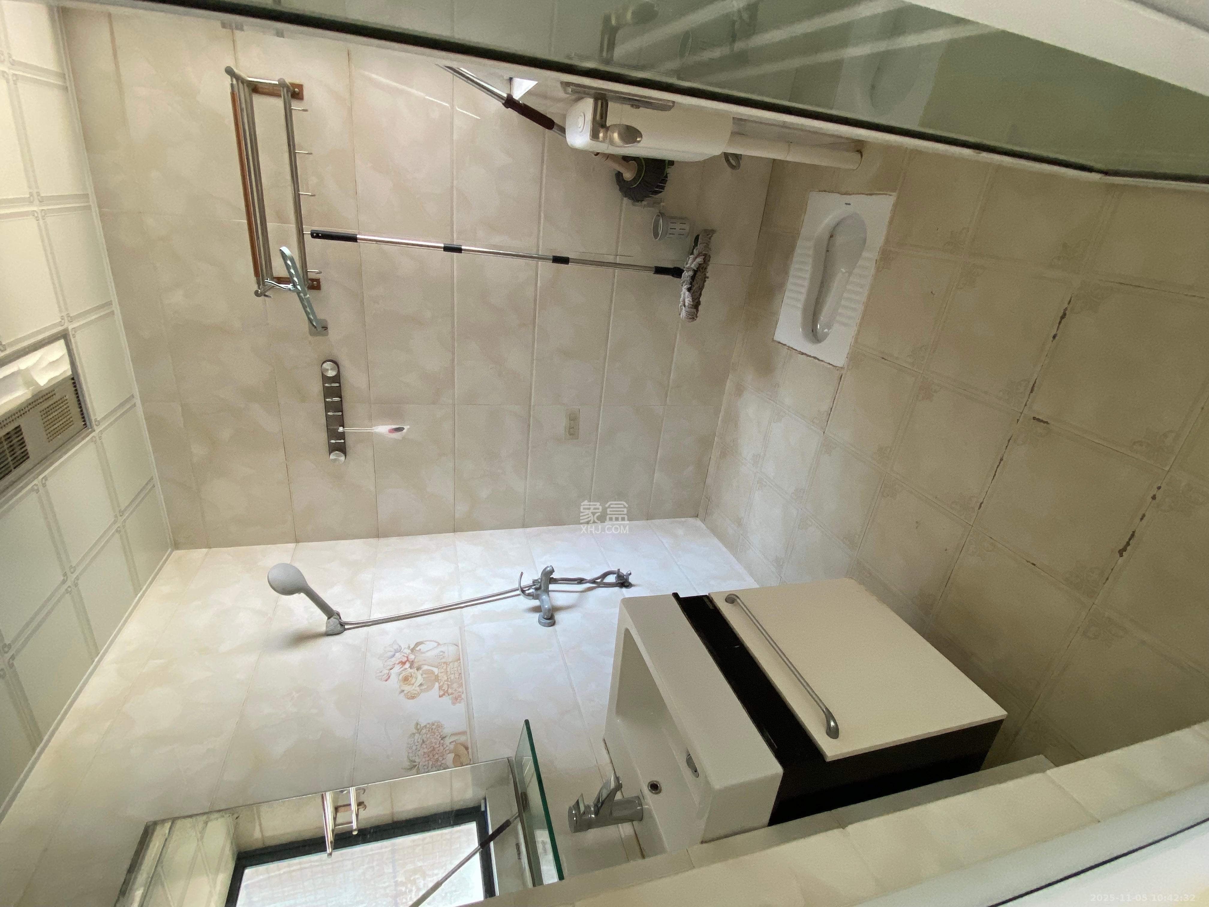 荣盛花语馨苑  3室2厅1卫    2400.0元/月室内图