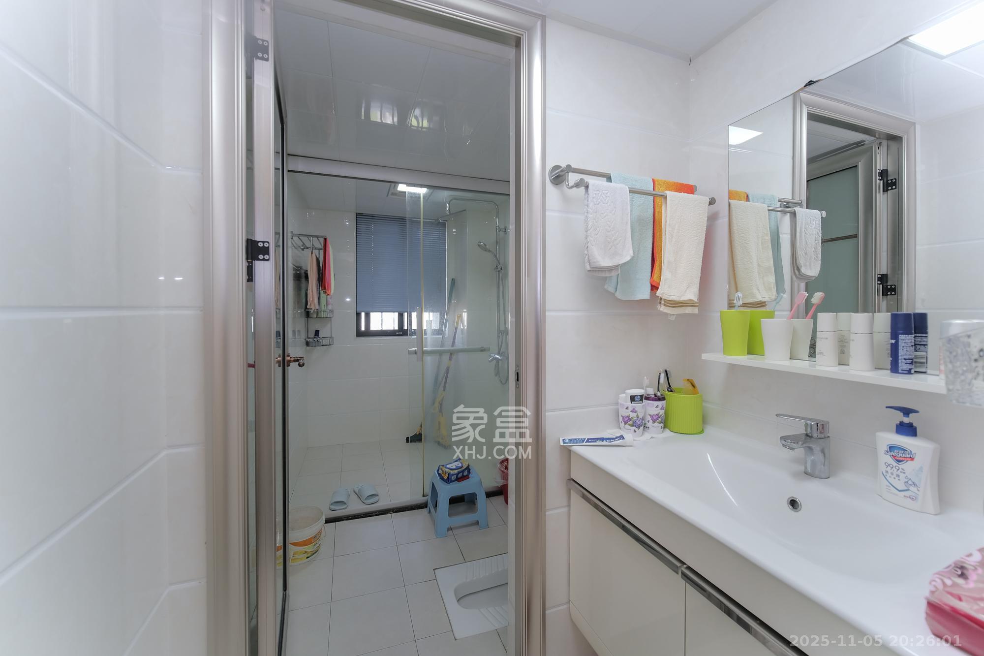 丰源国际 3室2厅1卫 78.0万 丰源国际 3室2厅1卫 78.0万卫生间