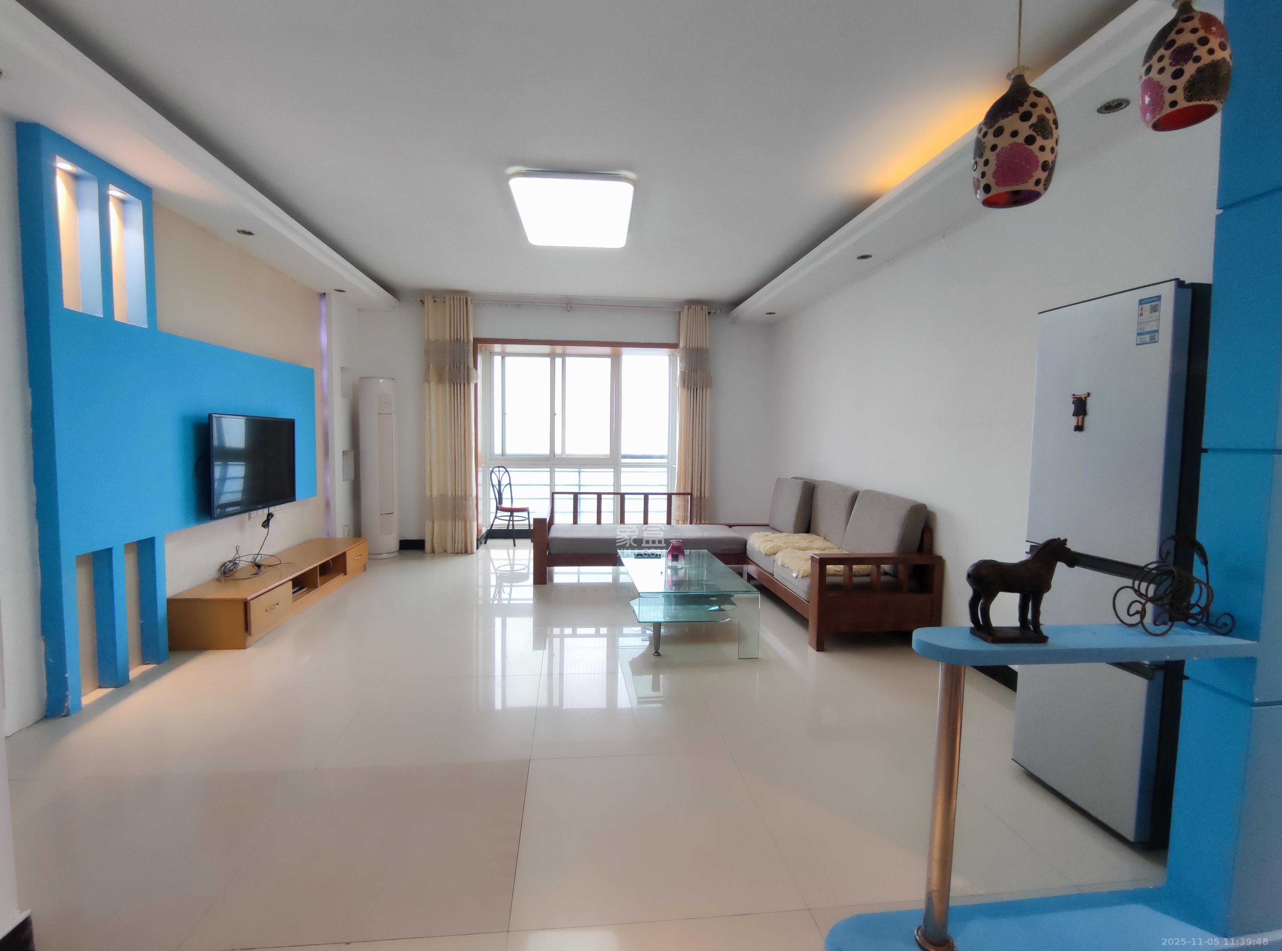 楚天馨苑  3室2厅2卫    1800.0元/月室内图