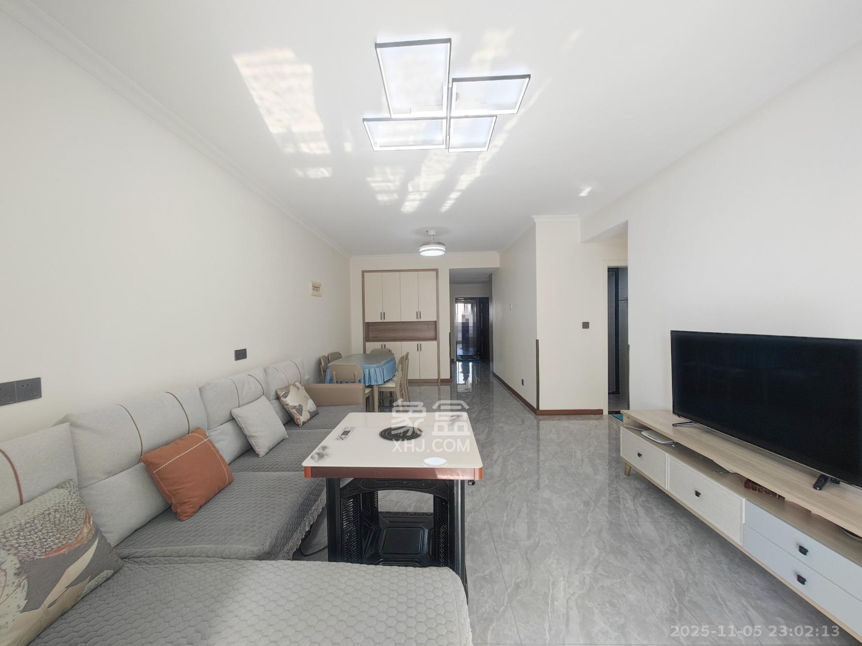 西湖鸿运佳苑 3室2厅2卫 95.0万 西湖鸿运佳苑 3室2厅2卫 95.0万客厅