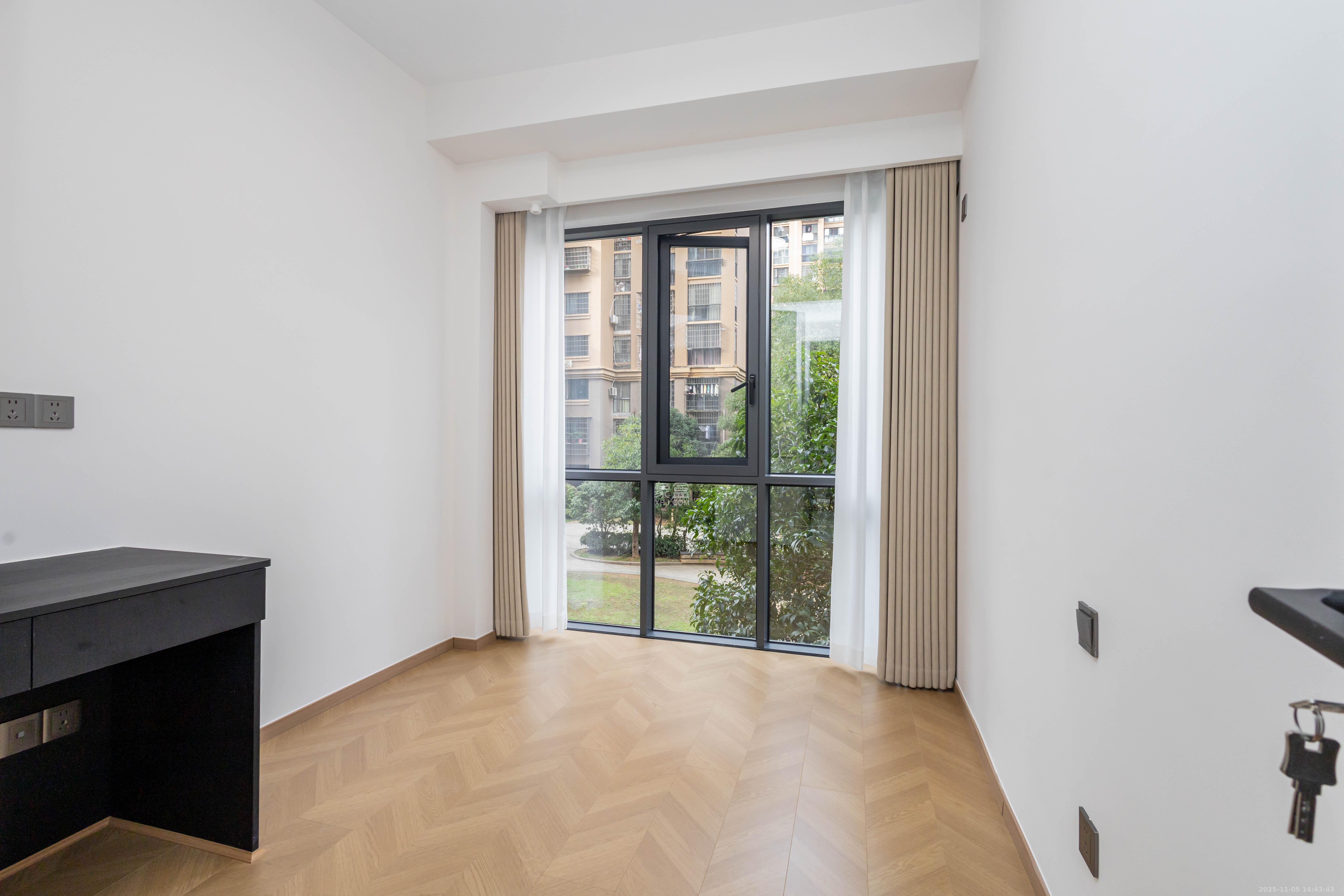 紫御江山 1室0厅0卫 92.8万 紫御江山 1室0厅0卫 92.8万卧室