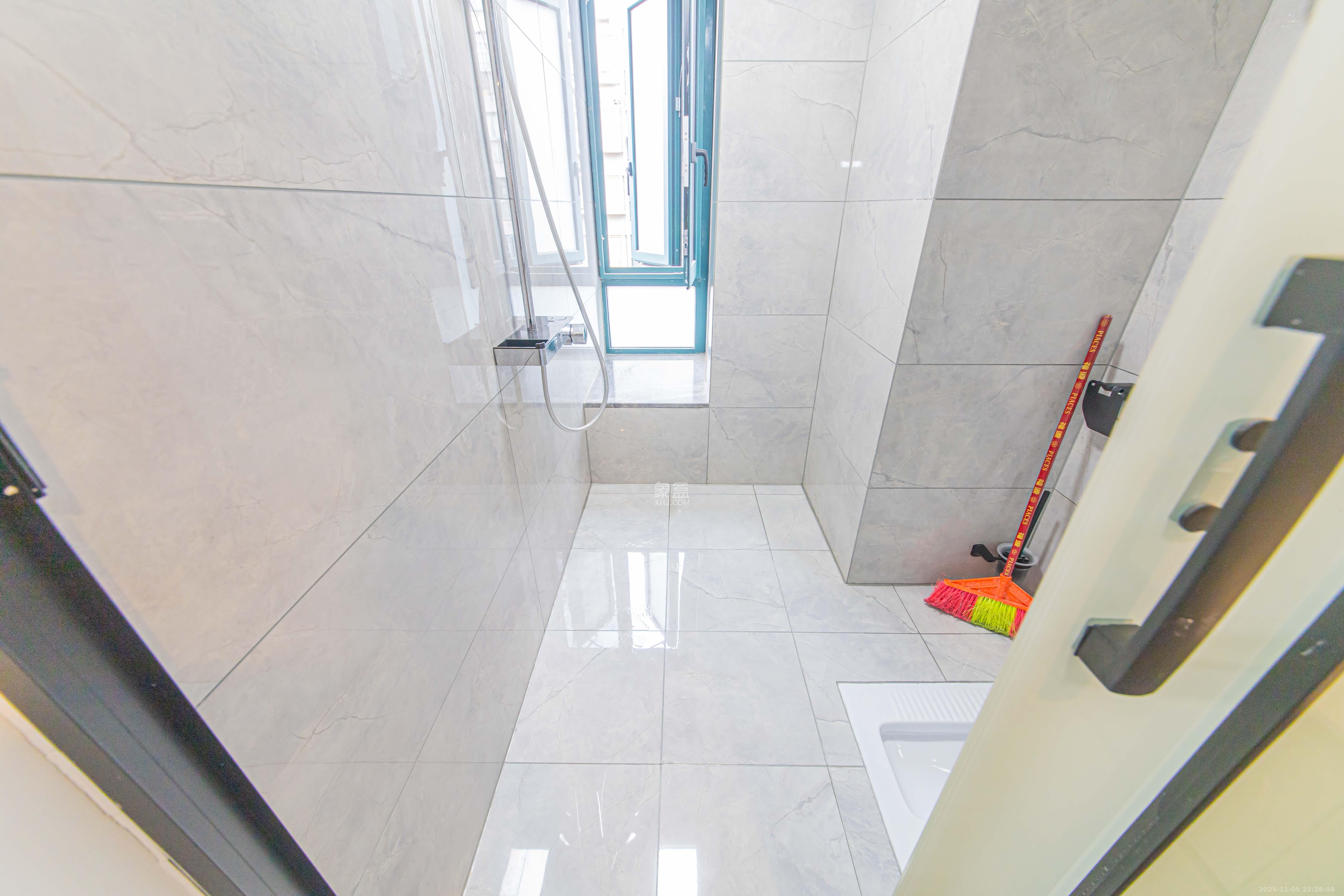 华天苑 3室2厅2卫 165.0万 华天苑 3室2厅2卫 165.0万卫生间