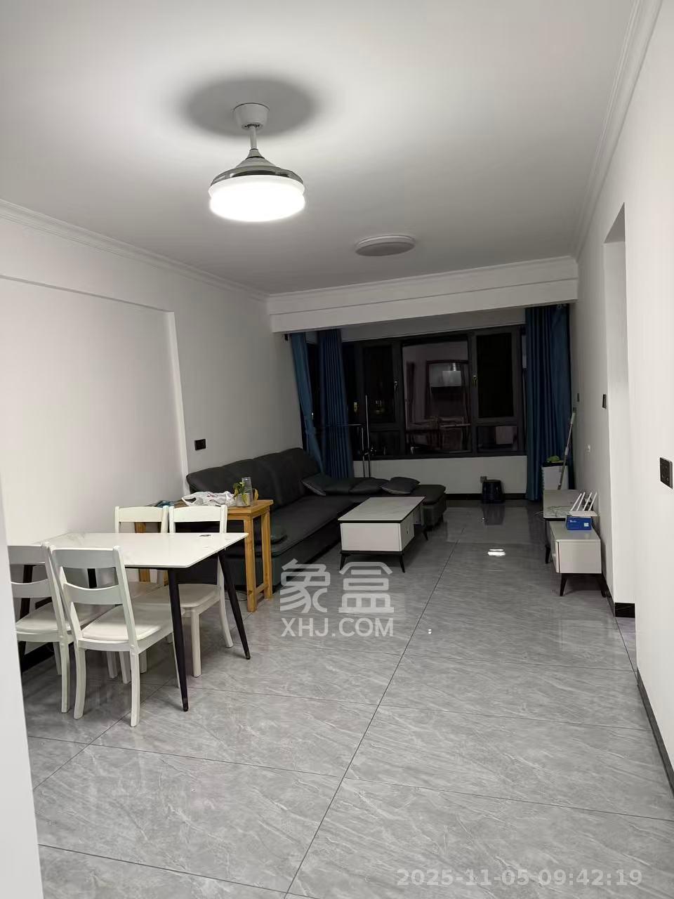 长房云时代  3室2厅1卫    2400.0元/月