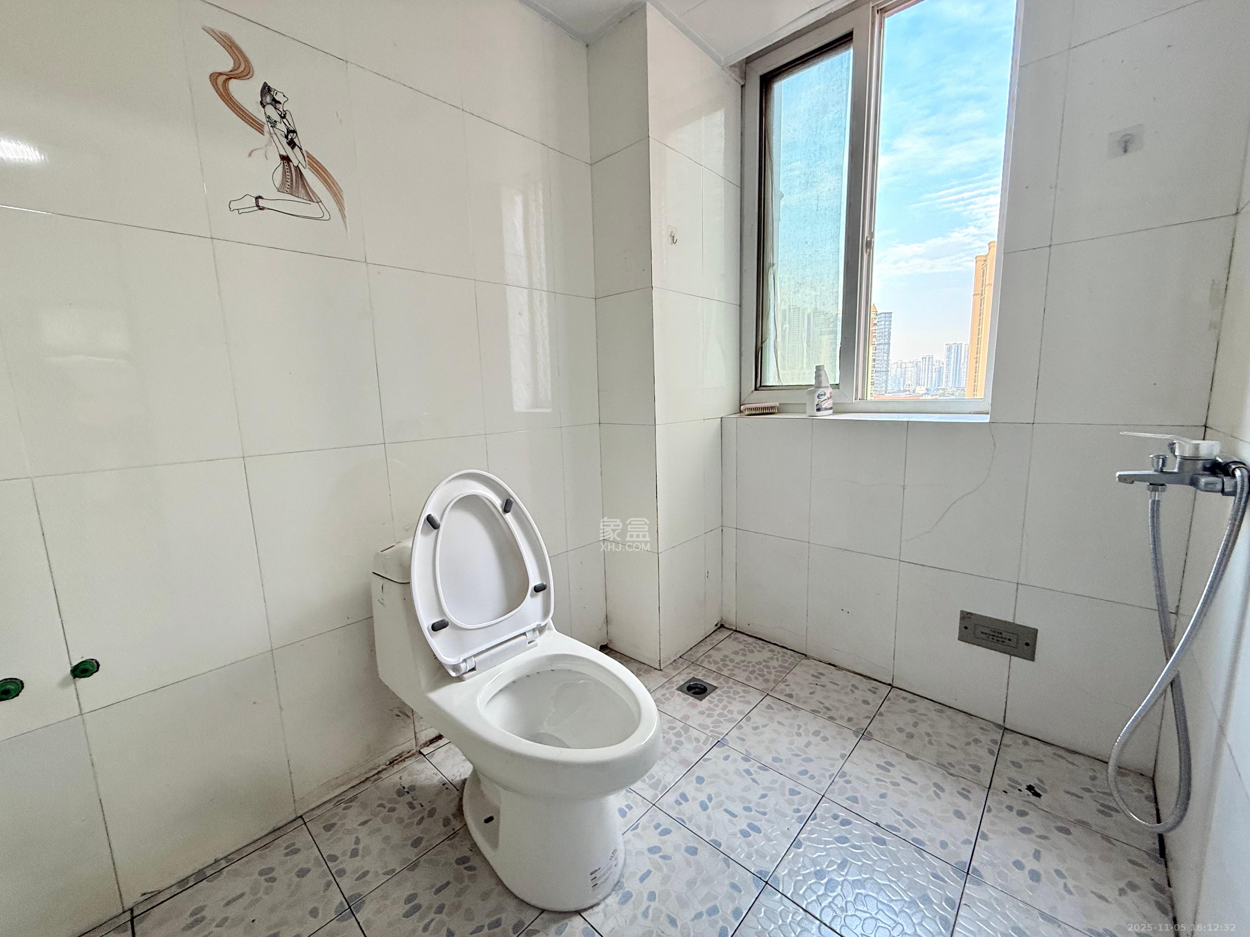 星蓝湾 3室2厅2卫 2600.0元/月 星蓝湾 3室2厅2卫 2600.0元/月室内图