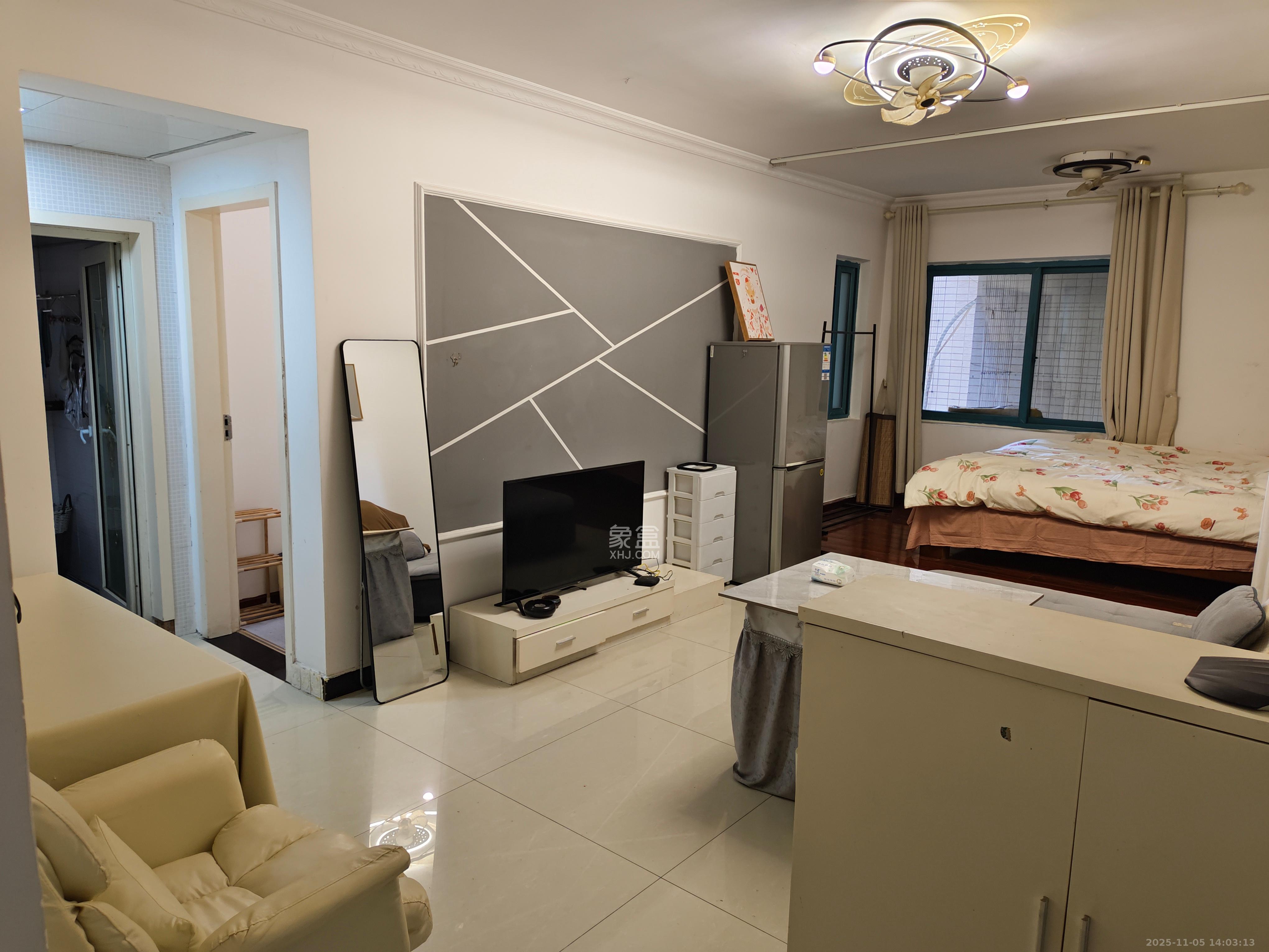 蝴蝶谷 2室2厅1卫 1300.0元/月 蝴蝶谷 2室2厅1卫 1300.0元/月室内图