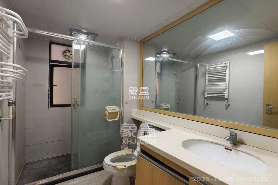 中海国际三期 3室2厅2卫 2100.0元/月 中海国际三期 3室2厅2卫 2100.0元/月室内图