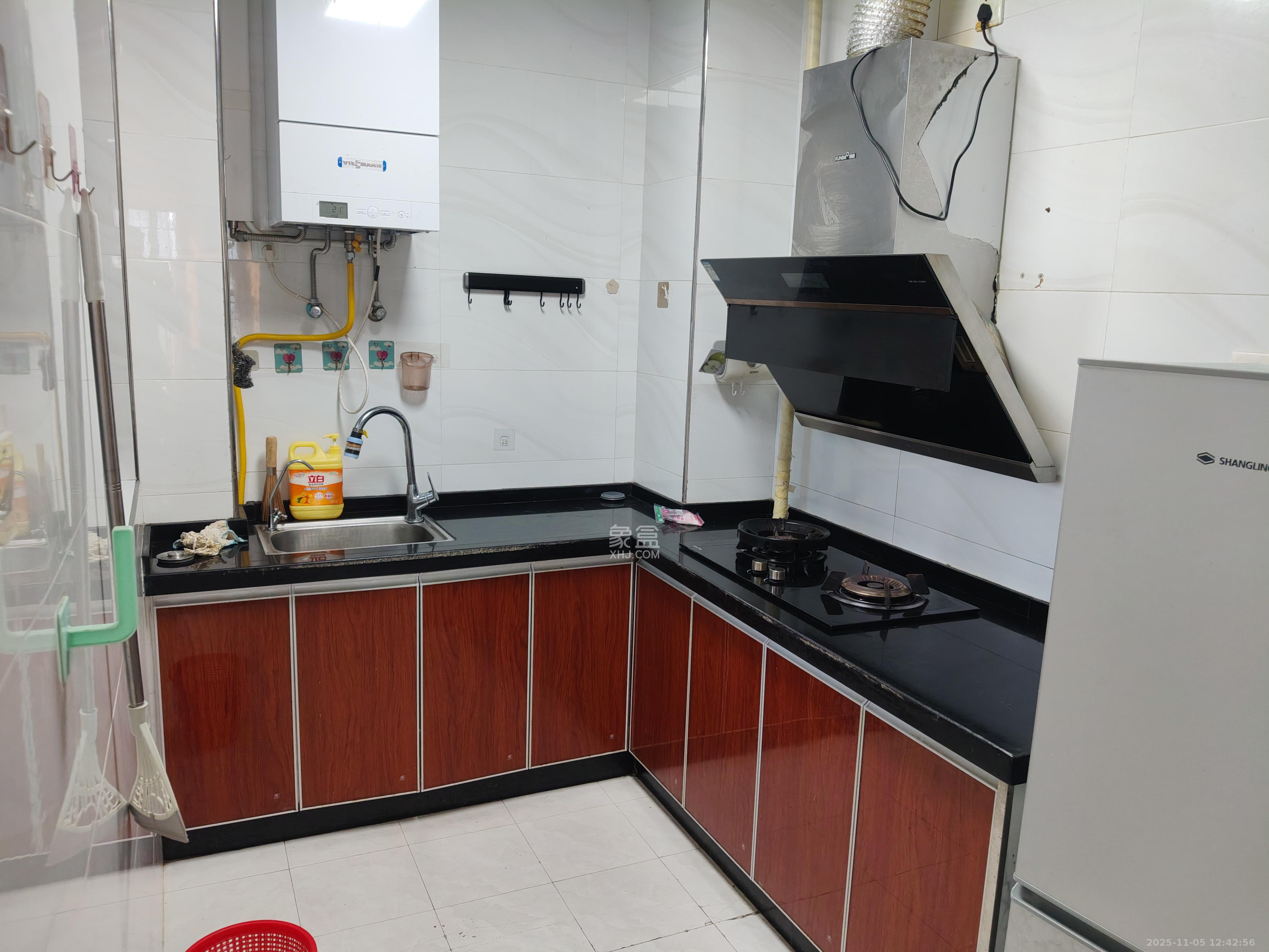 湘域熙岸  1室2厅1卫    2500.0元/月室内图