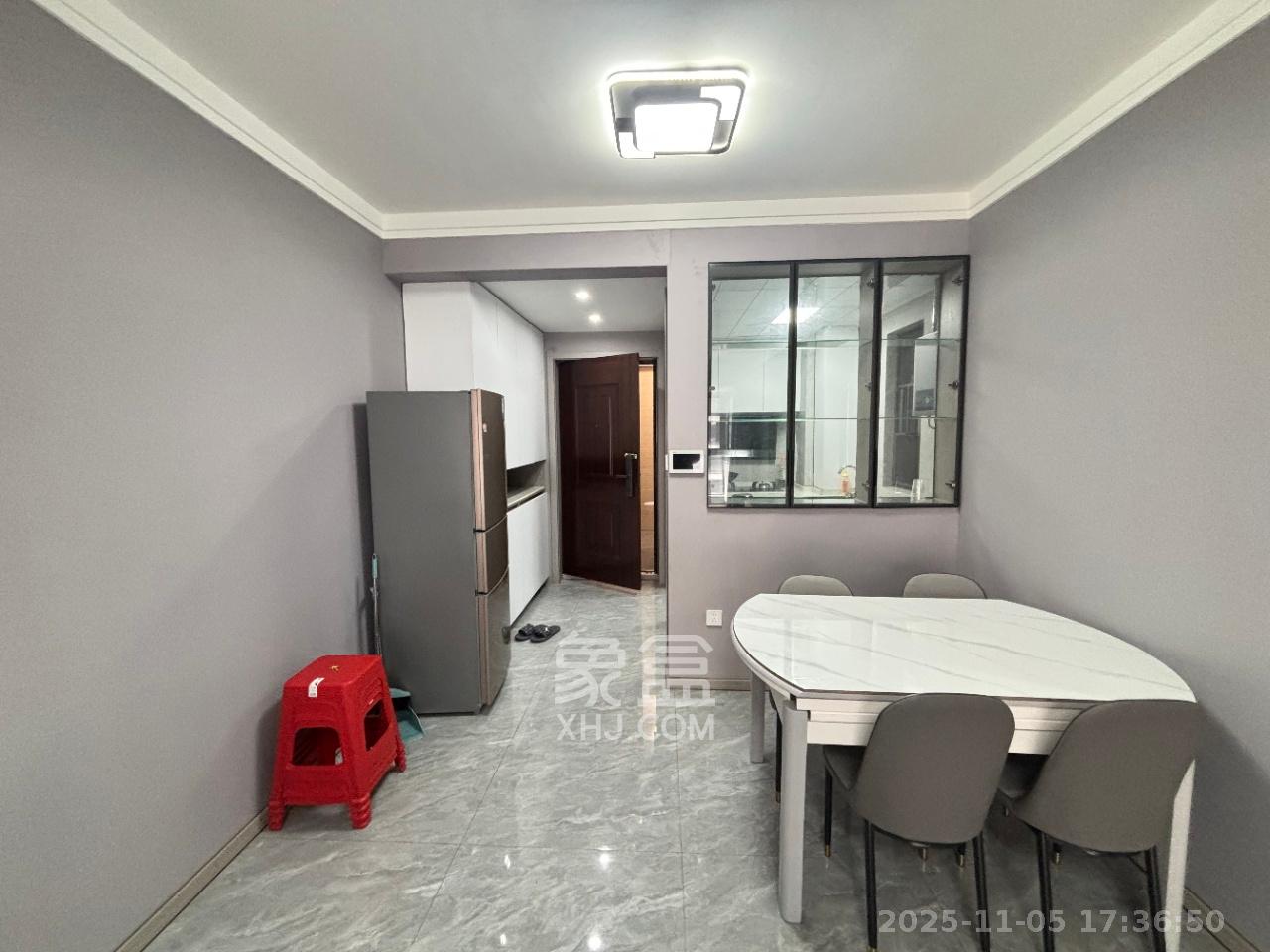 融创会展上东区  3室2厅2卫    2200.0元/月室内图