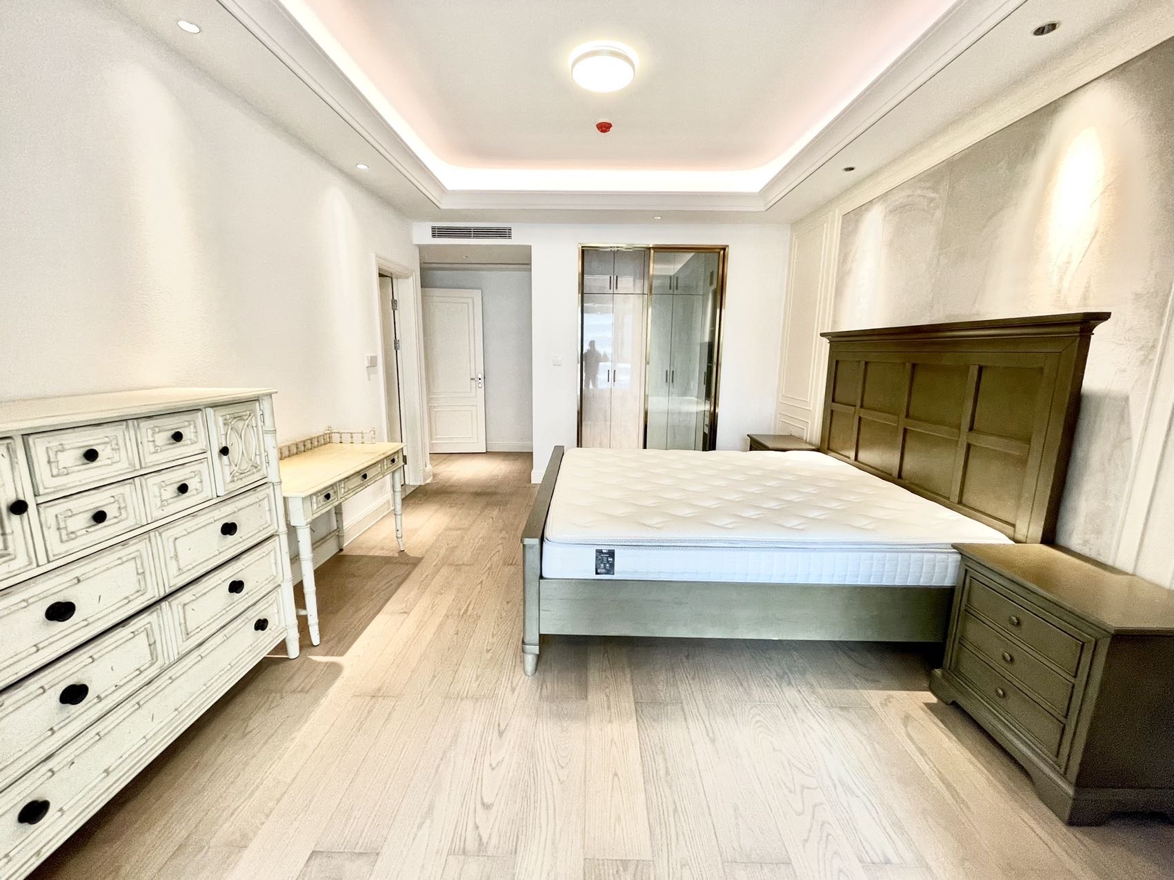 海航豪庭北苑  5室2厅4卫    9500.0元/月室内图