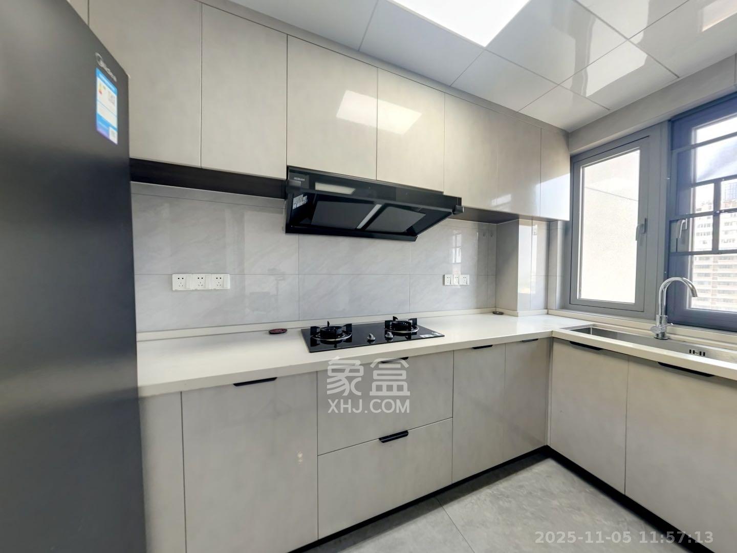 阳光城檀悦 4室2厅2卫 5200.0元/月 阳光城檀悦 4室2厅2卫 5200.0元/月室内图