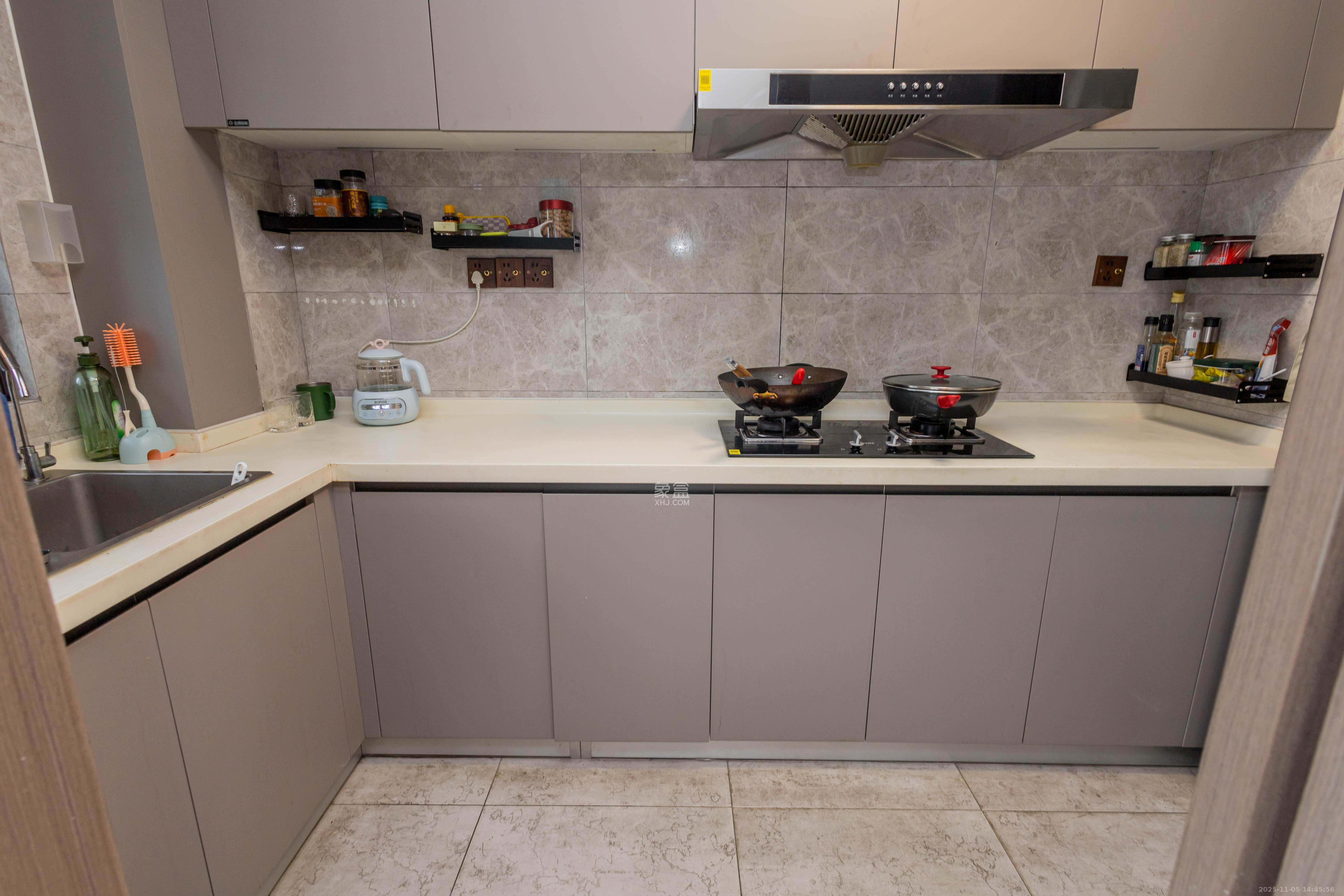 金茂建发观悦 3室2厅2卫 205.0万 金茂建发观悦 3室2厅2卫 205.0万厨房