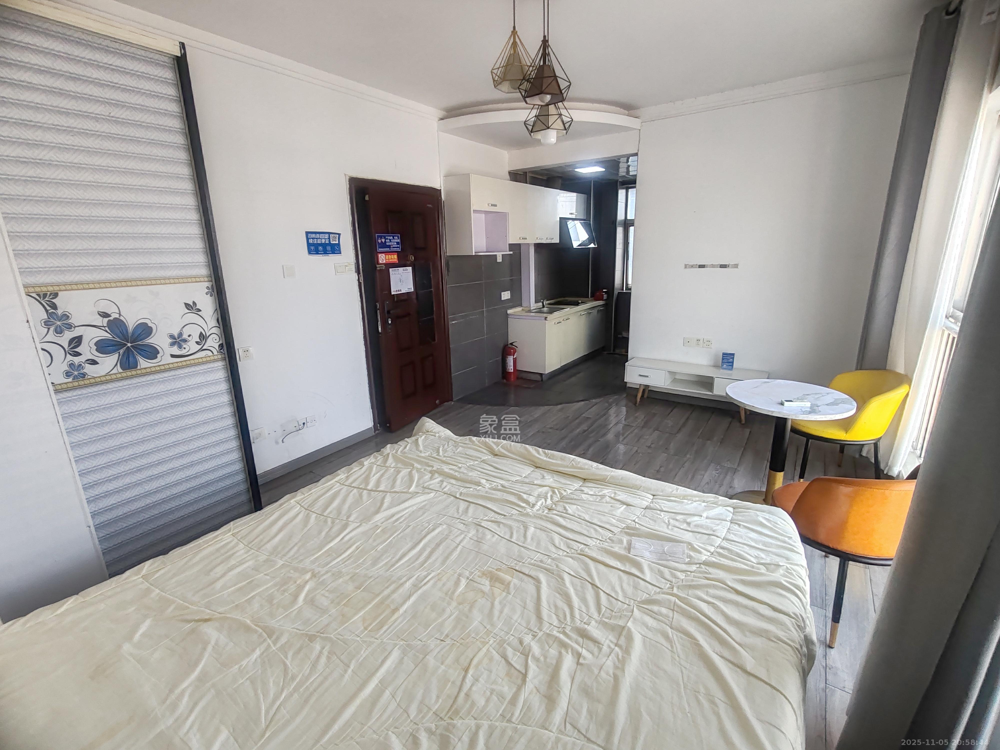 君临国际  1室1厅1卫    1700.0元/月室内图