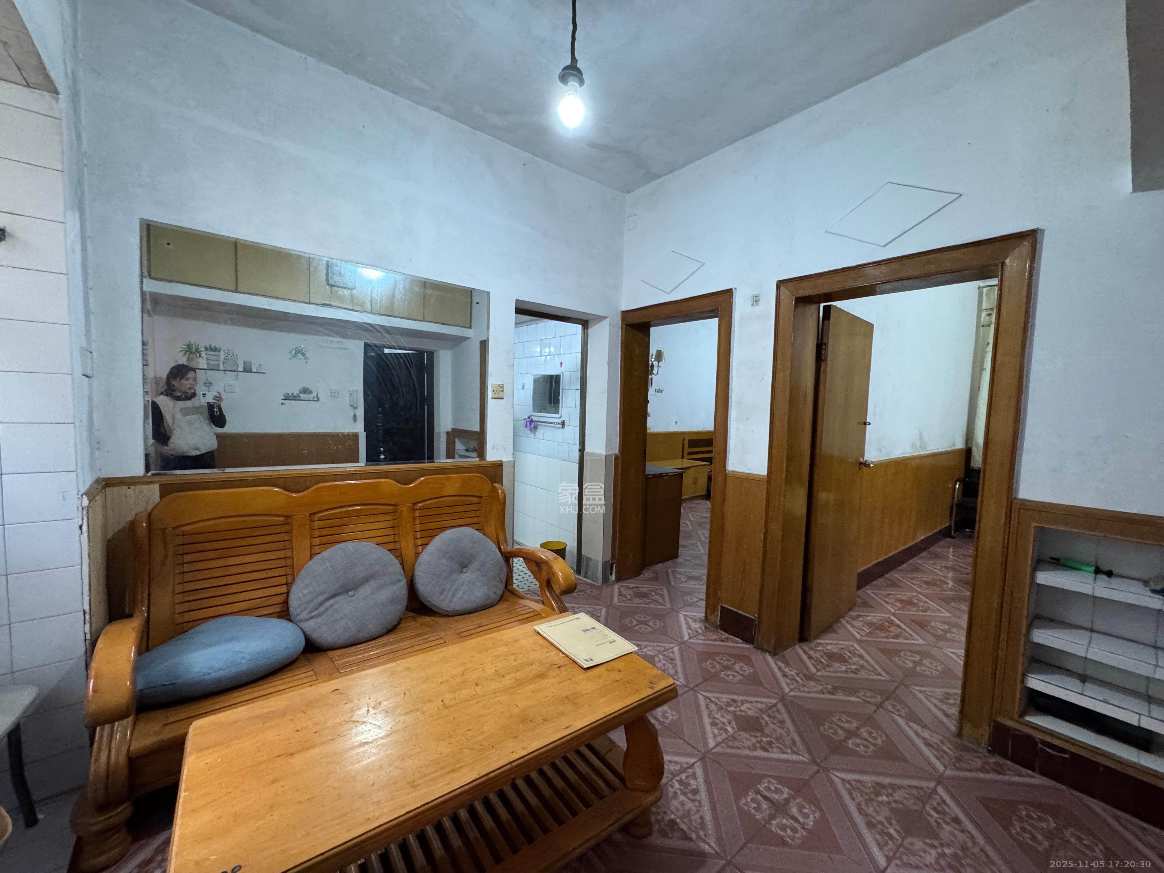 路桥宿舍 2室1厅1卫 1000.0元/月 路桥宿舍 2室1厅1卫 1000.0元/月室内图