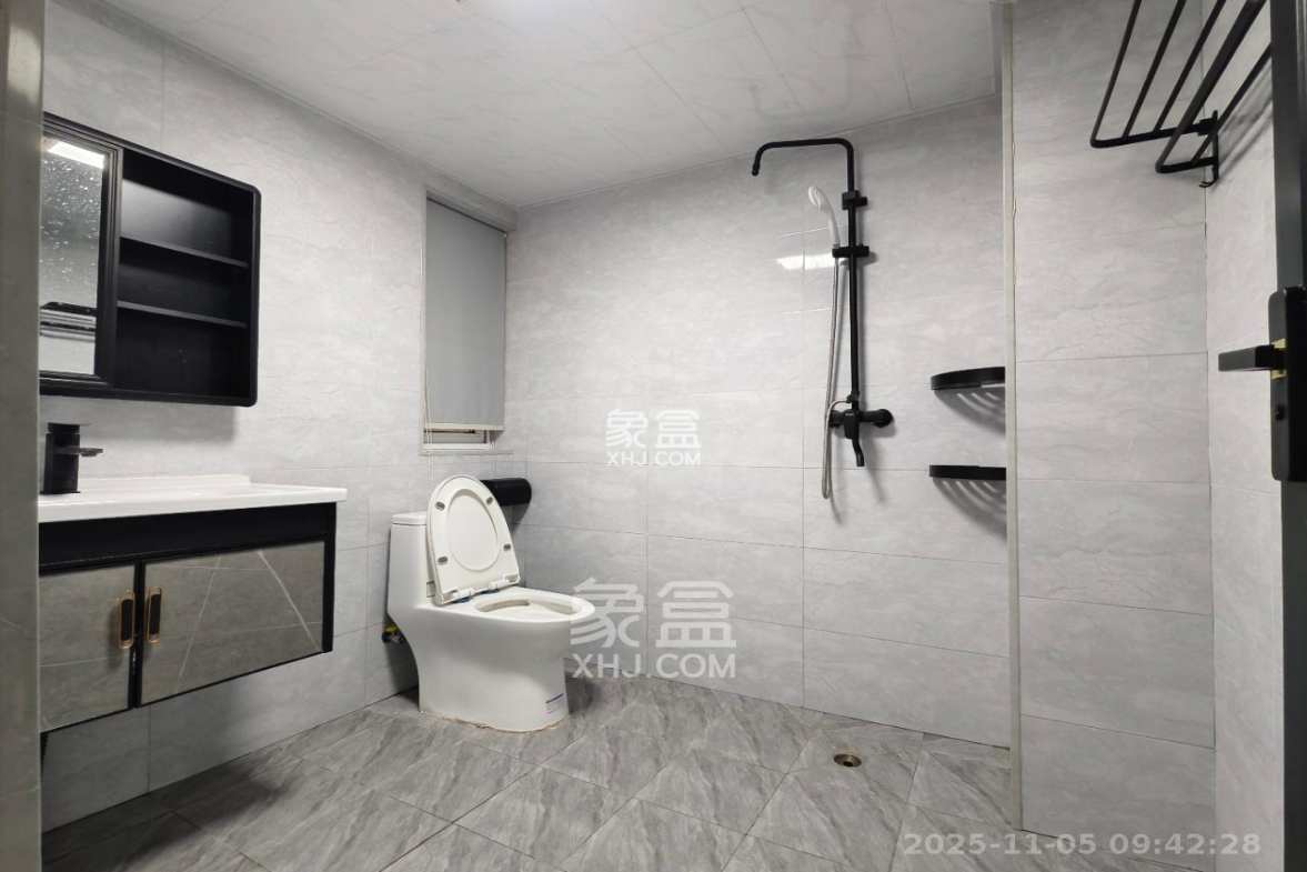 克拉美丽山庄(晟领国际) 3室1厅2卫 2500.0元/月 克拉美丽山庄(晟领国际) 3室1厅2卫 2500.0元/月室内图