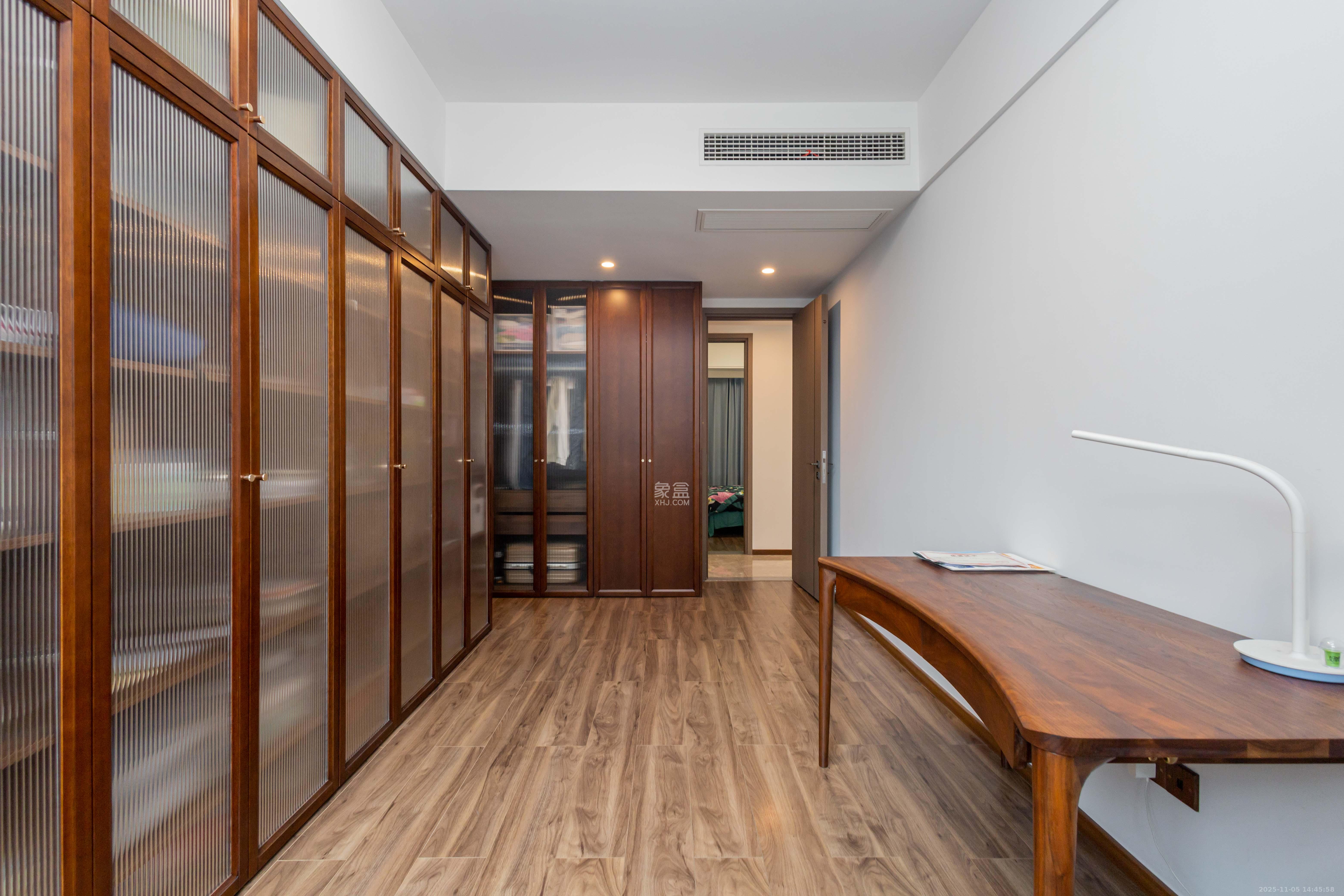 金茂建发观悦 3室2厅2卫 205.0万 金茂建发观悦 3室2厅2卫 205.0万卧室