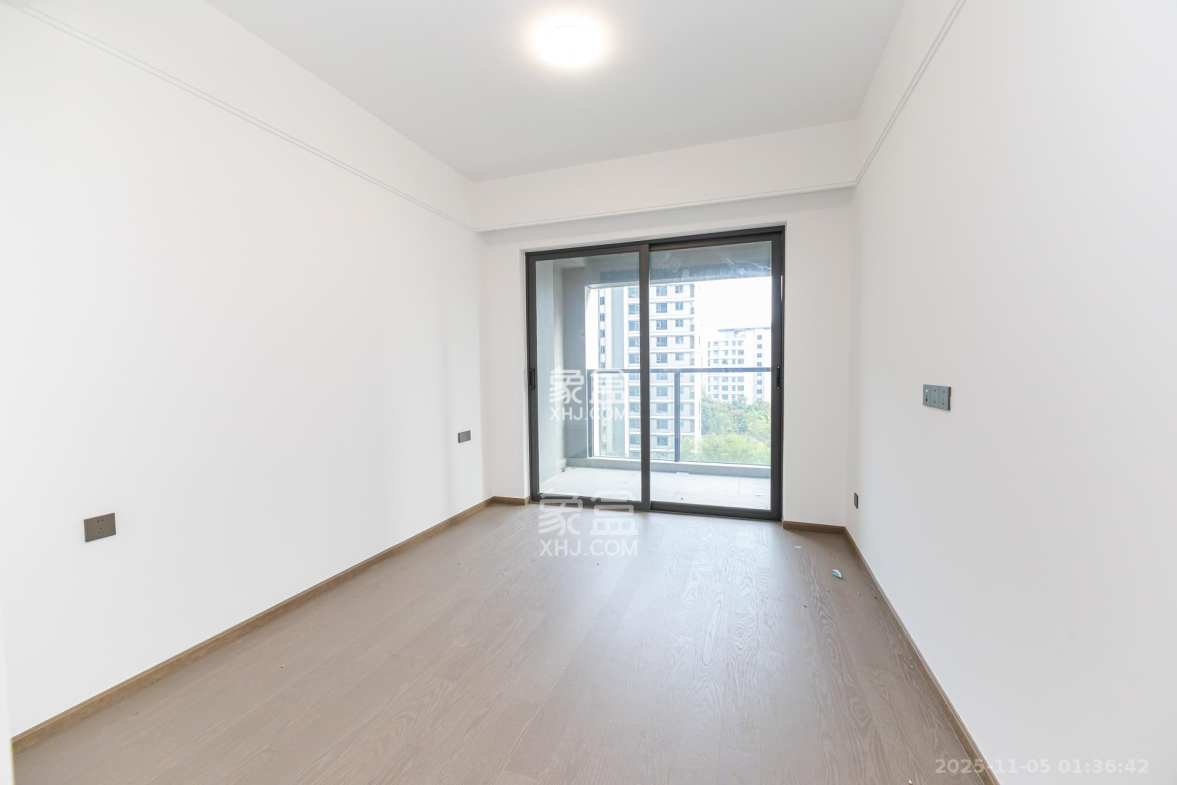 嘉臣道 4室2厅2卫 270.0万 嘉臣道 4室2厅2卫 270.0万卧室