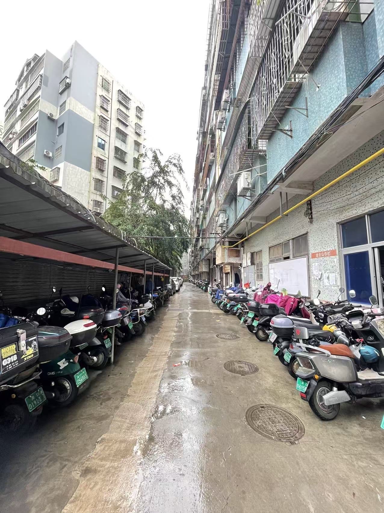 新桥大厦  3室2厅1卫    78.0万客厅