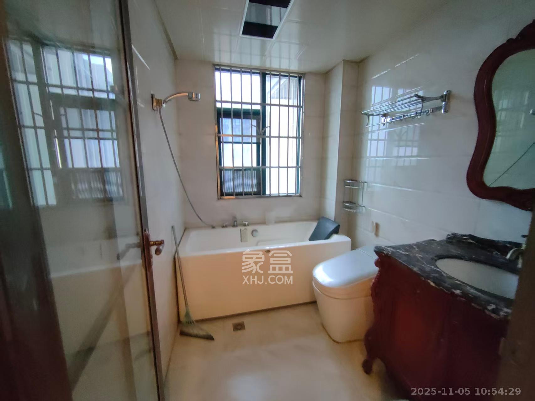 克拉美丽山庄（晟领国际）  4室2厅2卫    3800.0元/月室内图