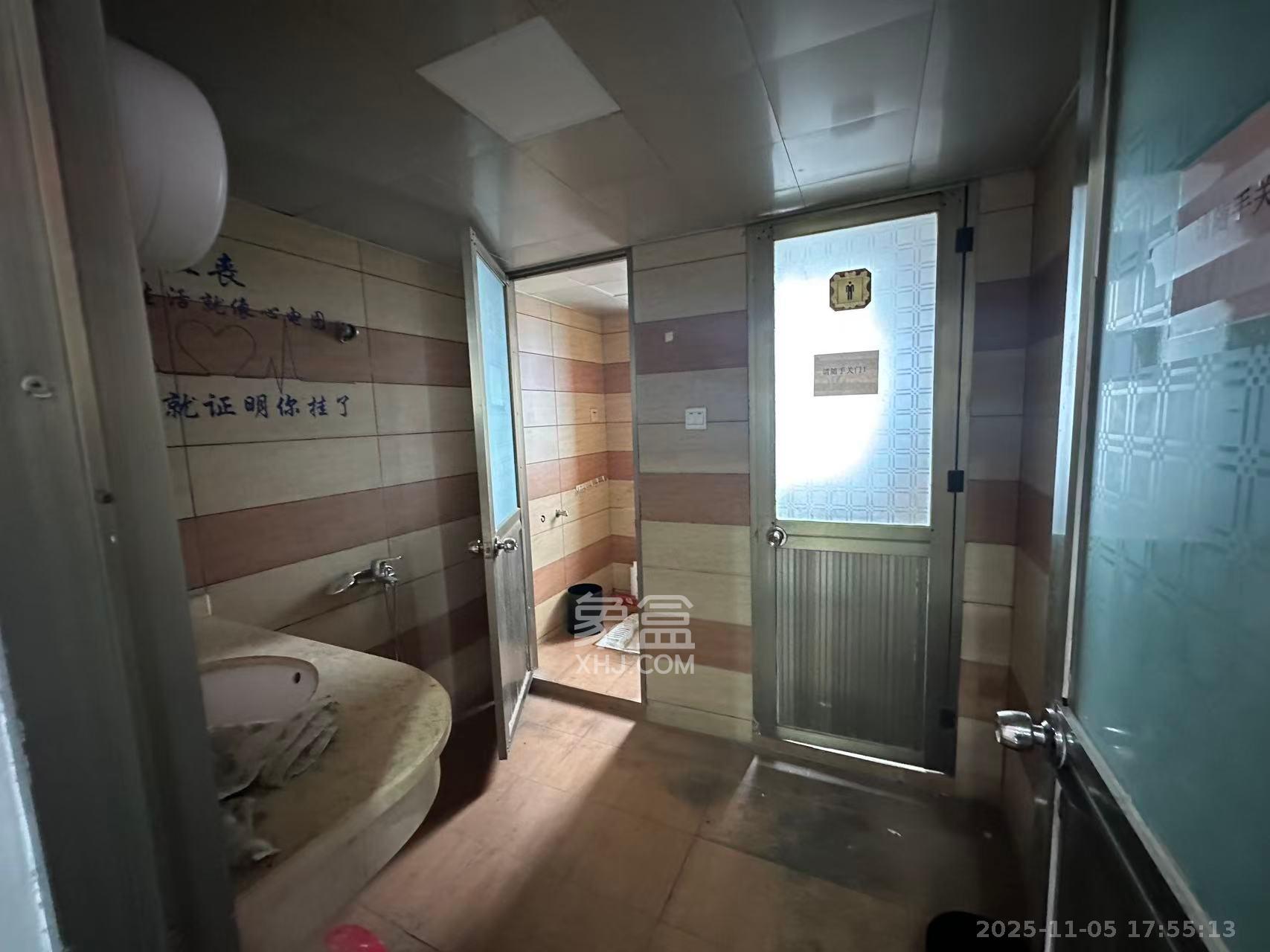 高桥现代商贸城 4室2厅2卫 4500.0元/月 高桥现代商贸城 4室2厅2卫 4500.0元/月室内图