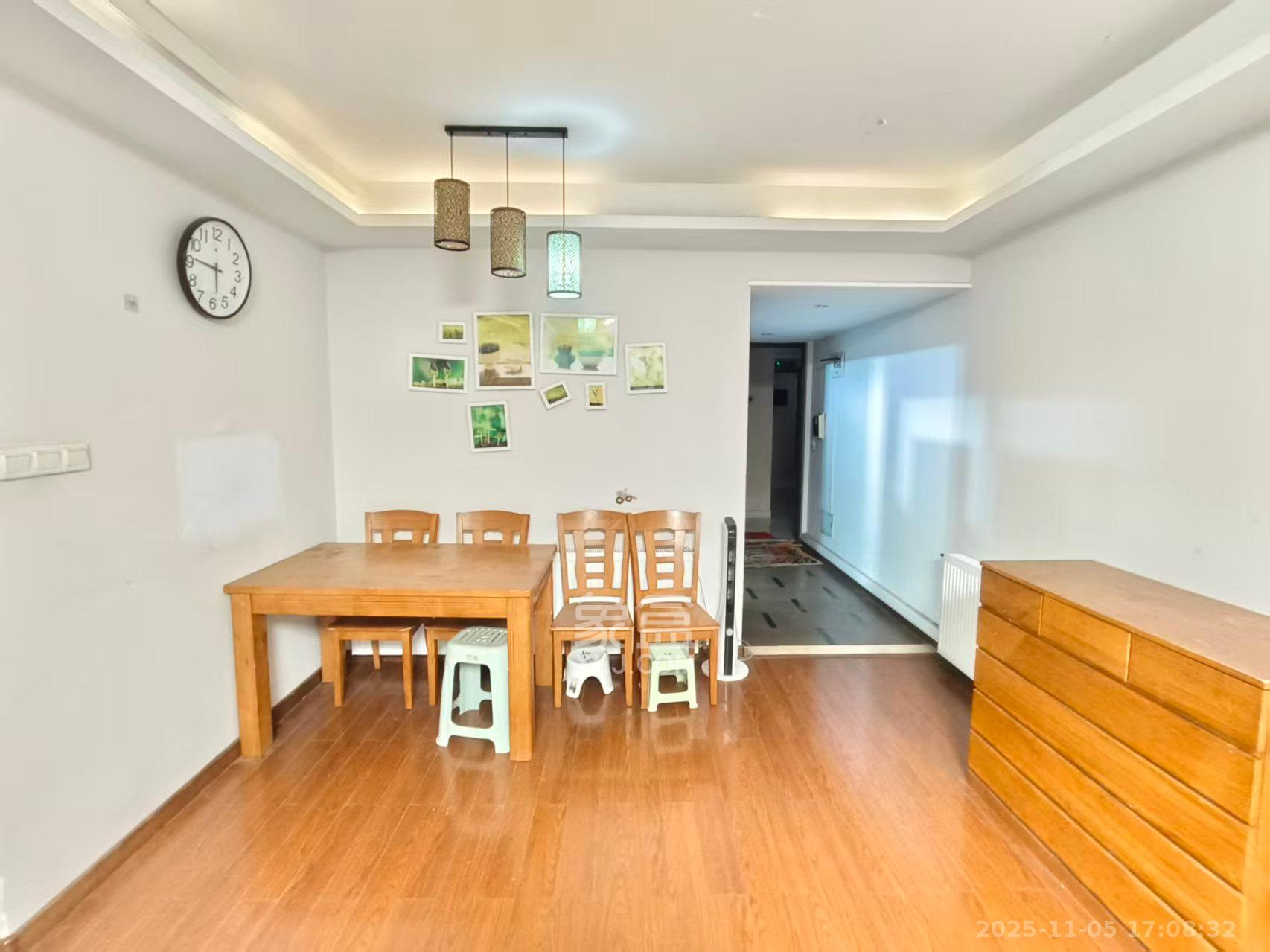 万科城  3室2厅1卫    2500.0元/月室内图