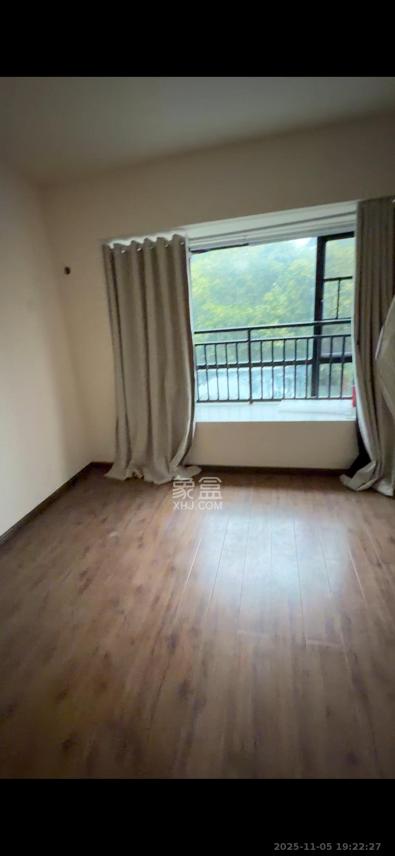 藏珑湖上国际花园  4室2厅2卫    6000.0元/月室内图