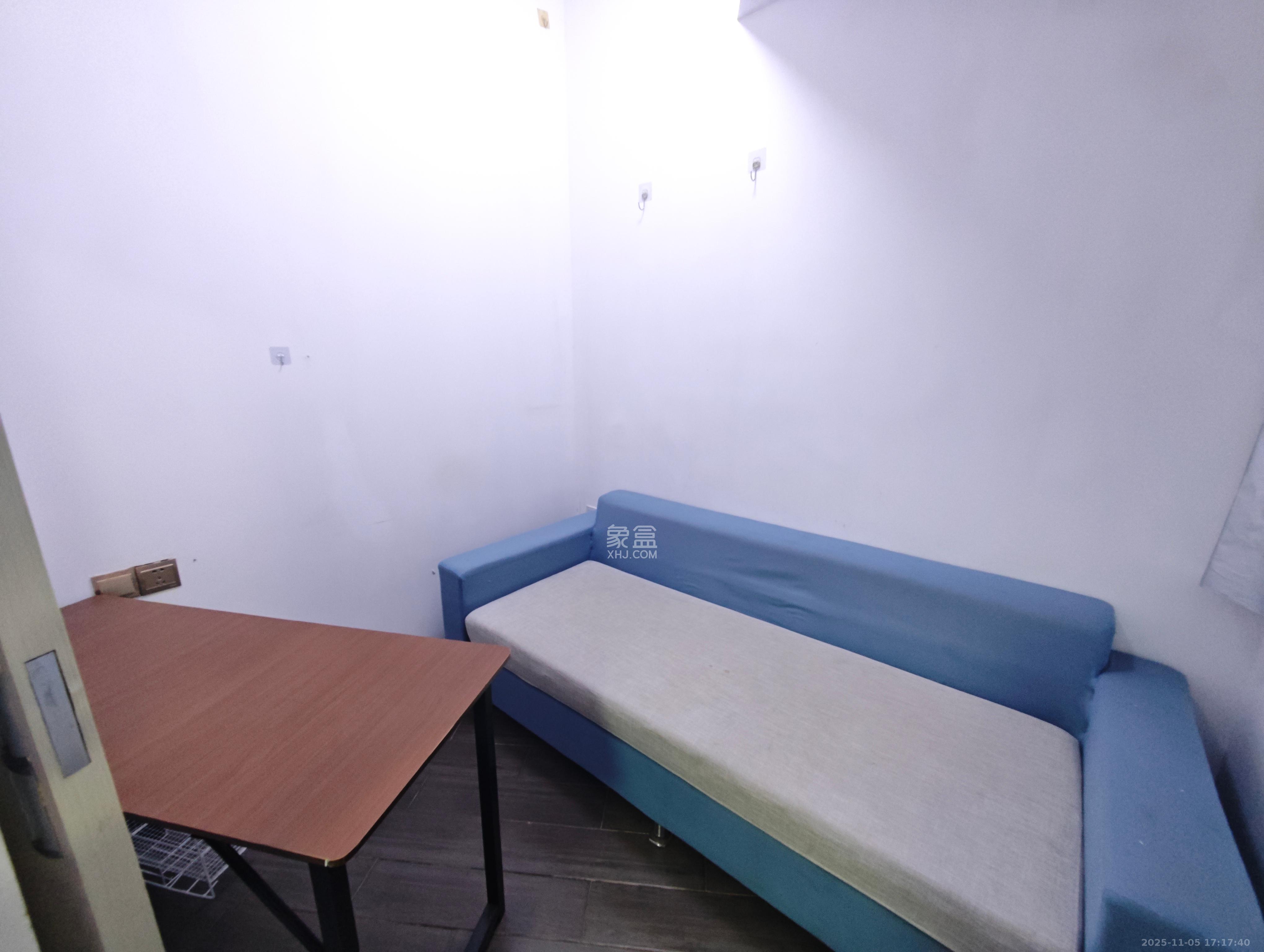 奥克斯广场  1室1厅1卫    1500.0元/月室内图