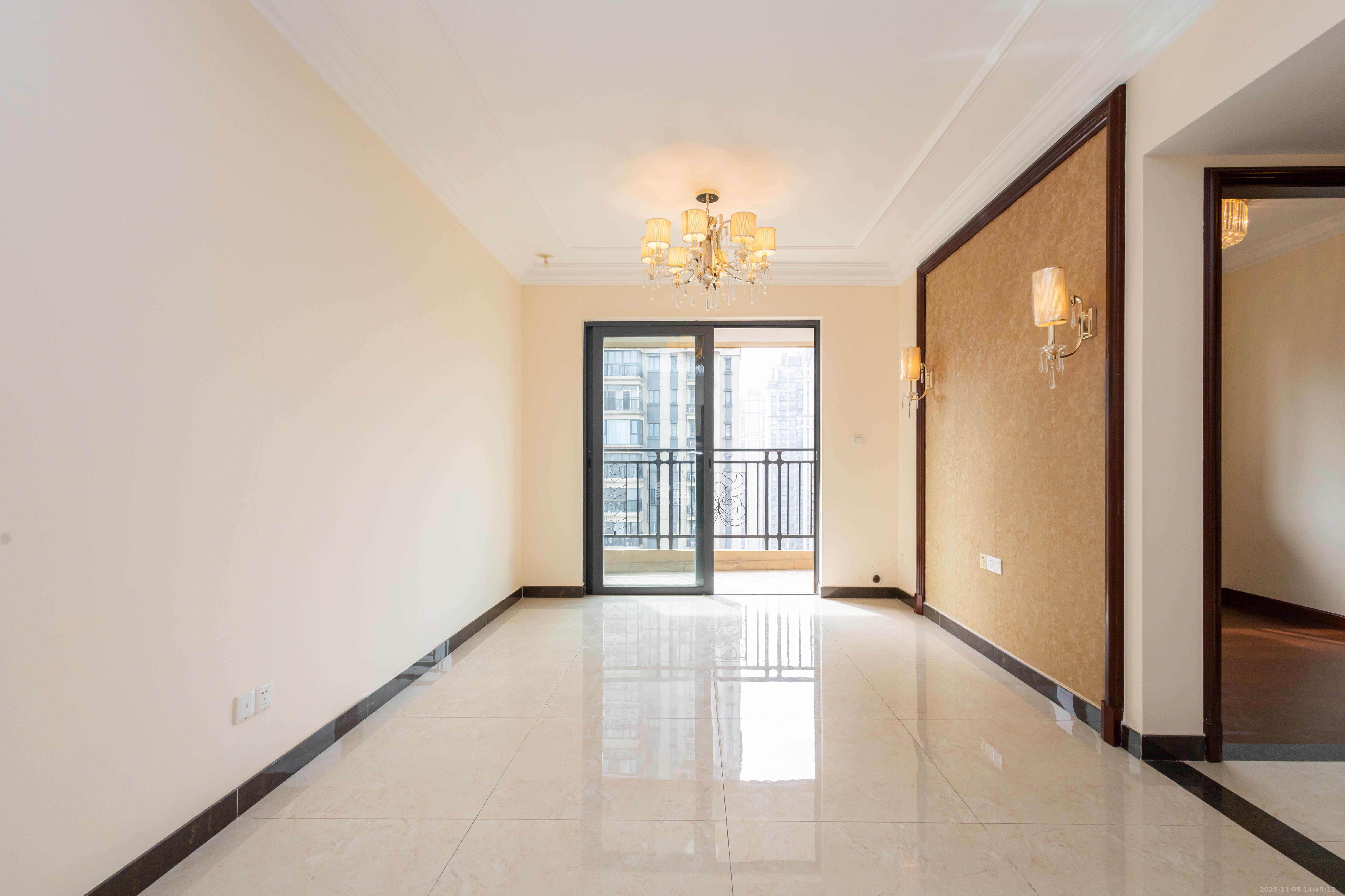 恒大江湾  3室2厅0卫    78.0万客厅