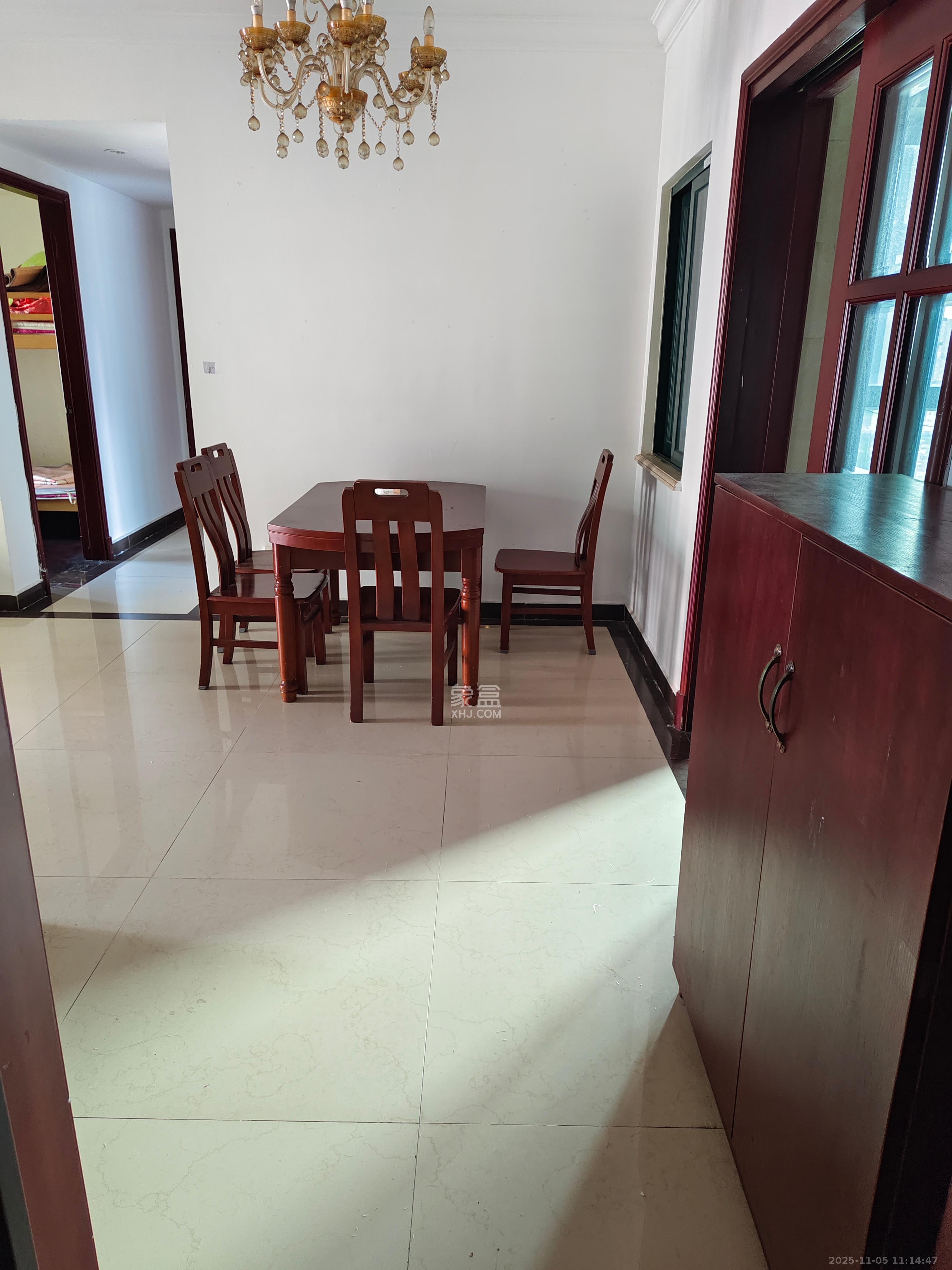 恒大翡翠华庭 3室2厅2卫 2200.0元/月 恒大翡翠华庭 3室2厅2卫 2200.0元/月室内图