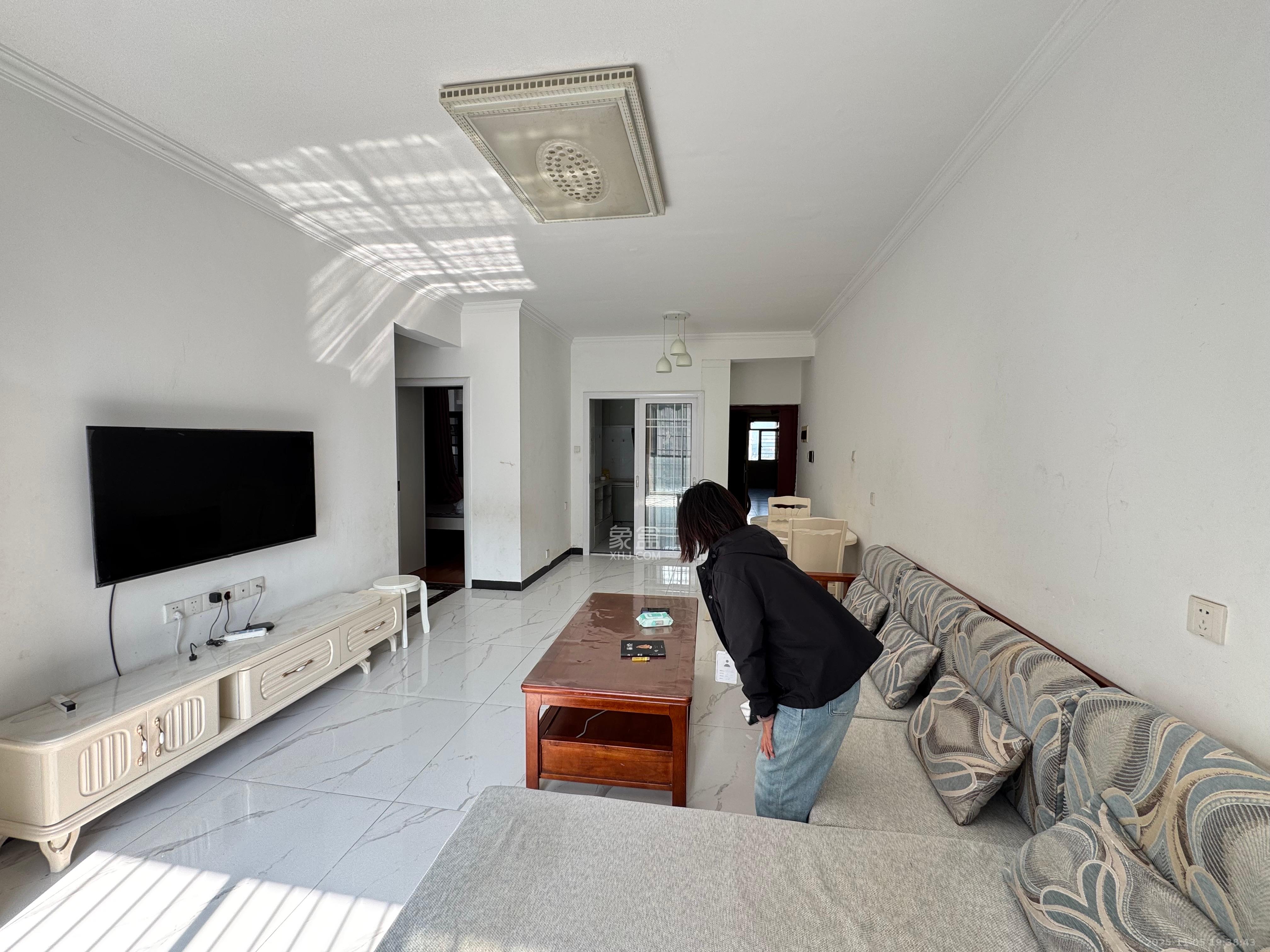 辉煌国际城二期  3室1厅1卫    2500.0元/月室内图