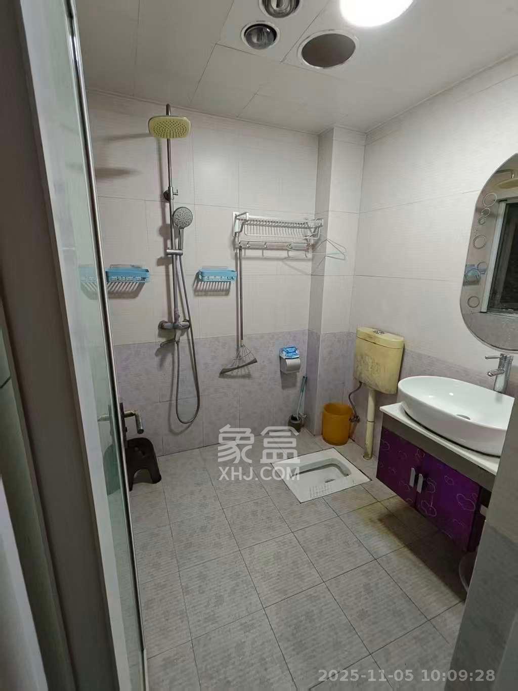 山水湾 1室2厅1卫 1500.0元/月 山水湾 1室2厅1卫 1500.0元/月室内图