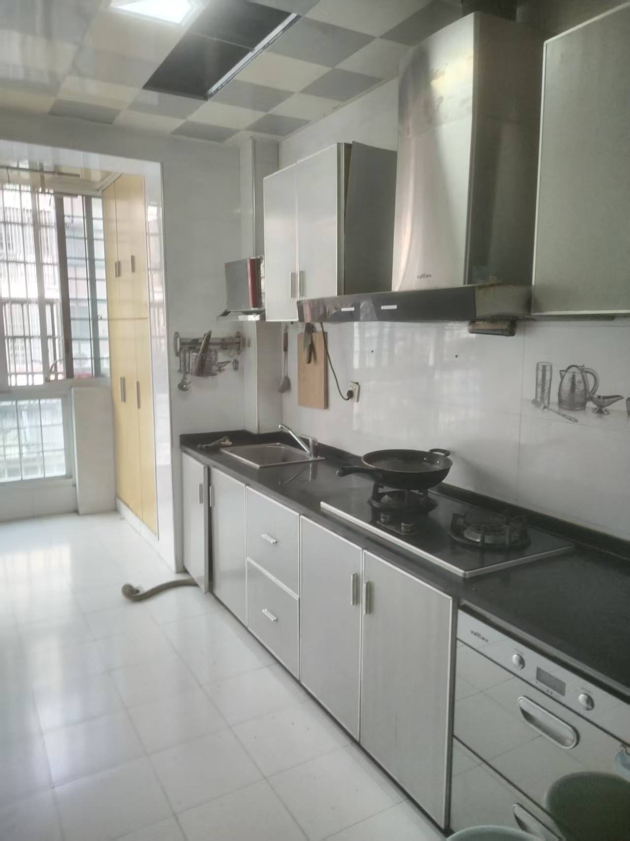 梓怡华府  3室2厅2卫    1800.0元/月室内图