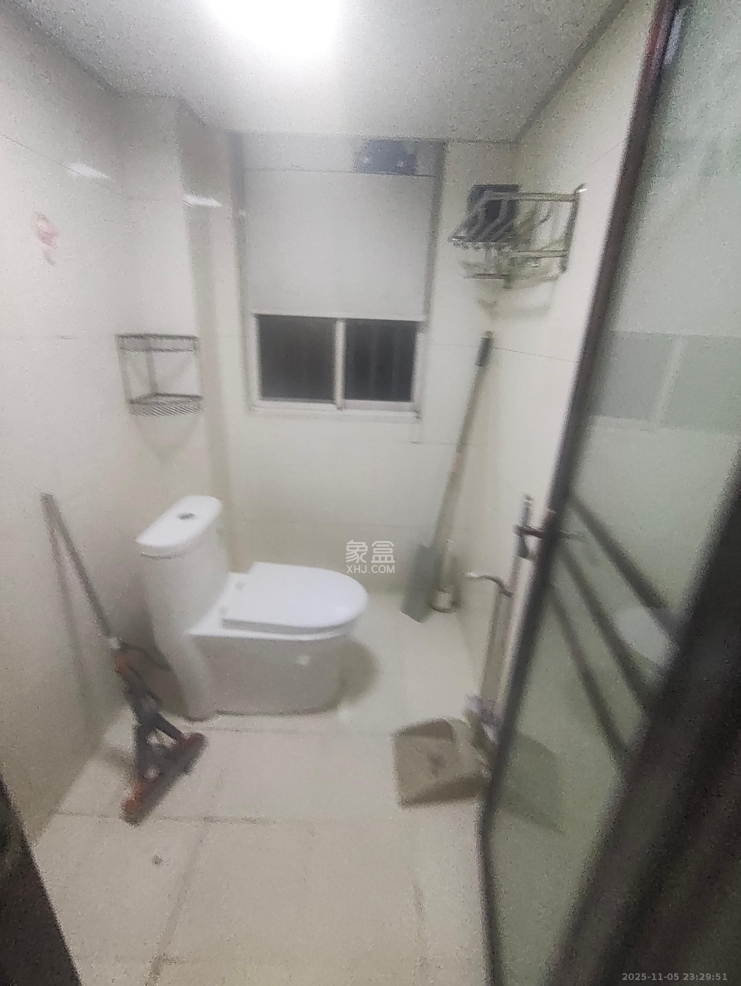 新世界广场  1室1厅1卫    1650.0元/月